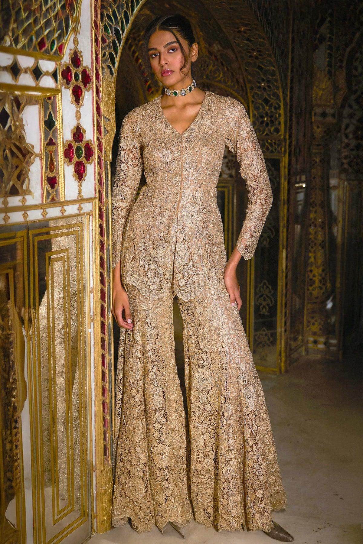 EMBROIDERED LACE PEPLUM TOP XL / Nude/Gold EMBROIDERED LACE PEPLUM TOP XL / Nude/Gold