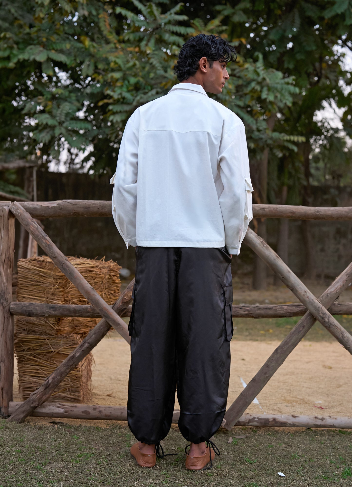 POPLIN ZIP SHIRT & BLACK JOGGER PANT