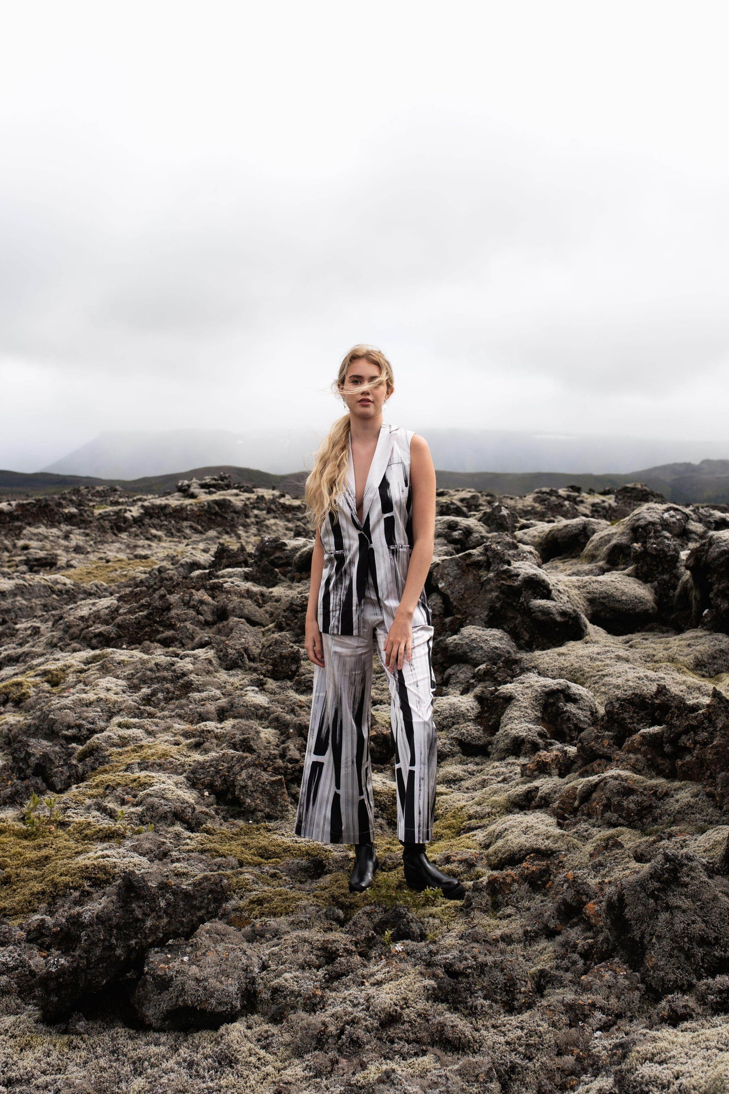 BRUSH STROKE SLEEVELESS SUIT CULOTTES - dash and dot