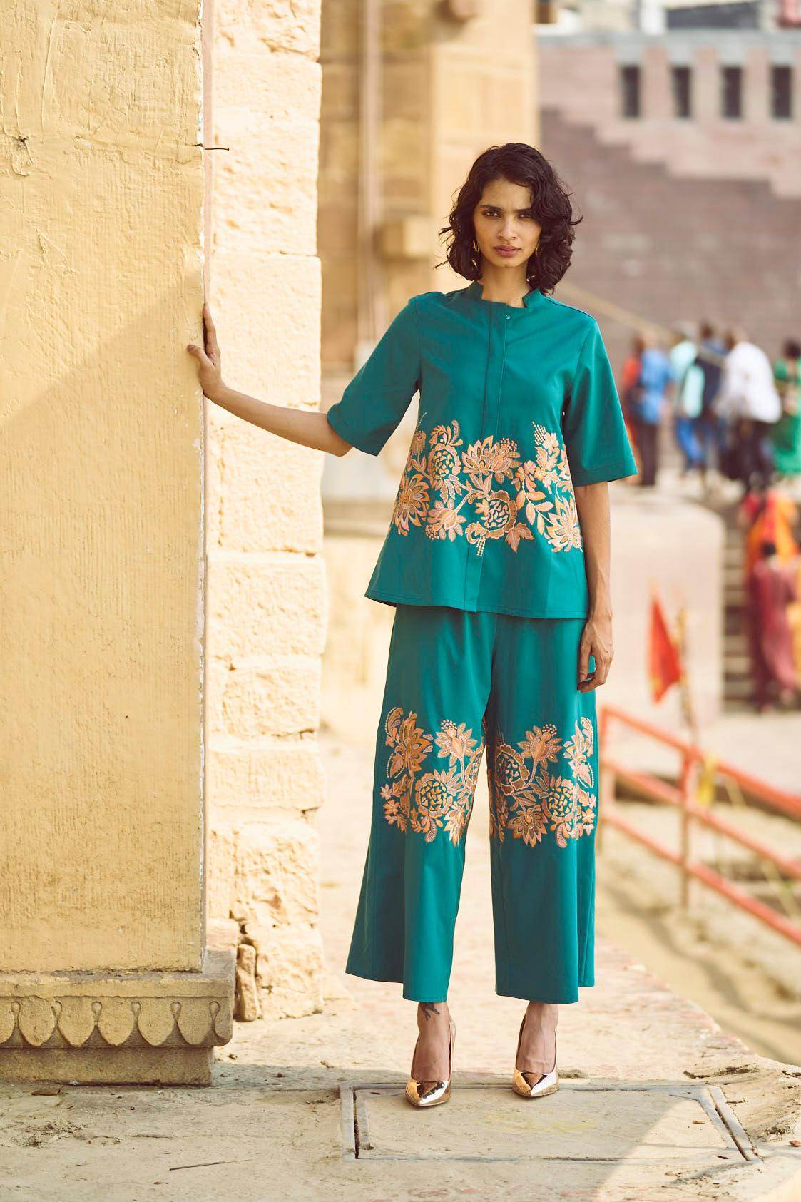 PLACEMENT EMBROIDERED SET - dash and dot