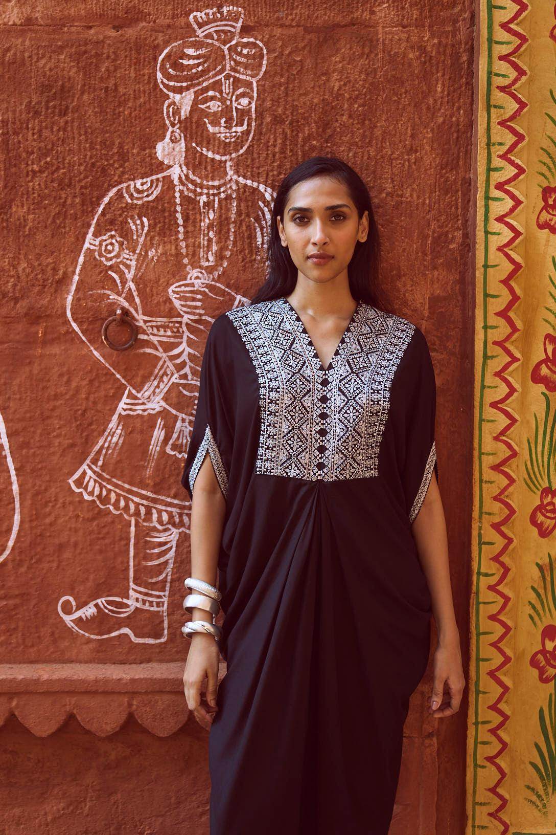 EMBROIDERED BIB KAFTAN EMBROIDERED BIB KAFTAN