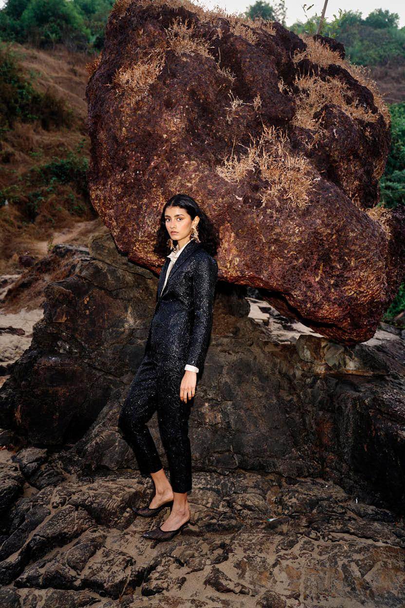 BLACK BROCADE BLAZER - dash and dot