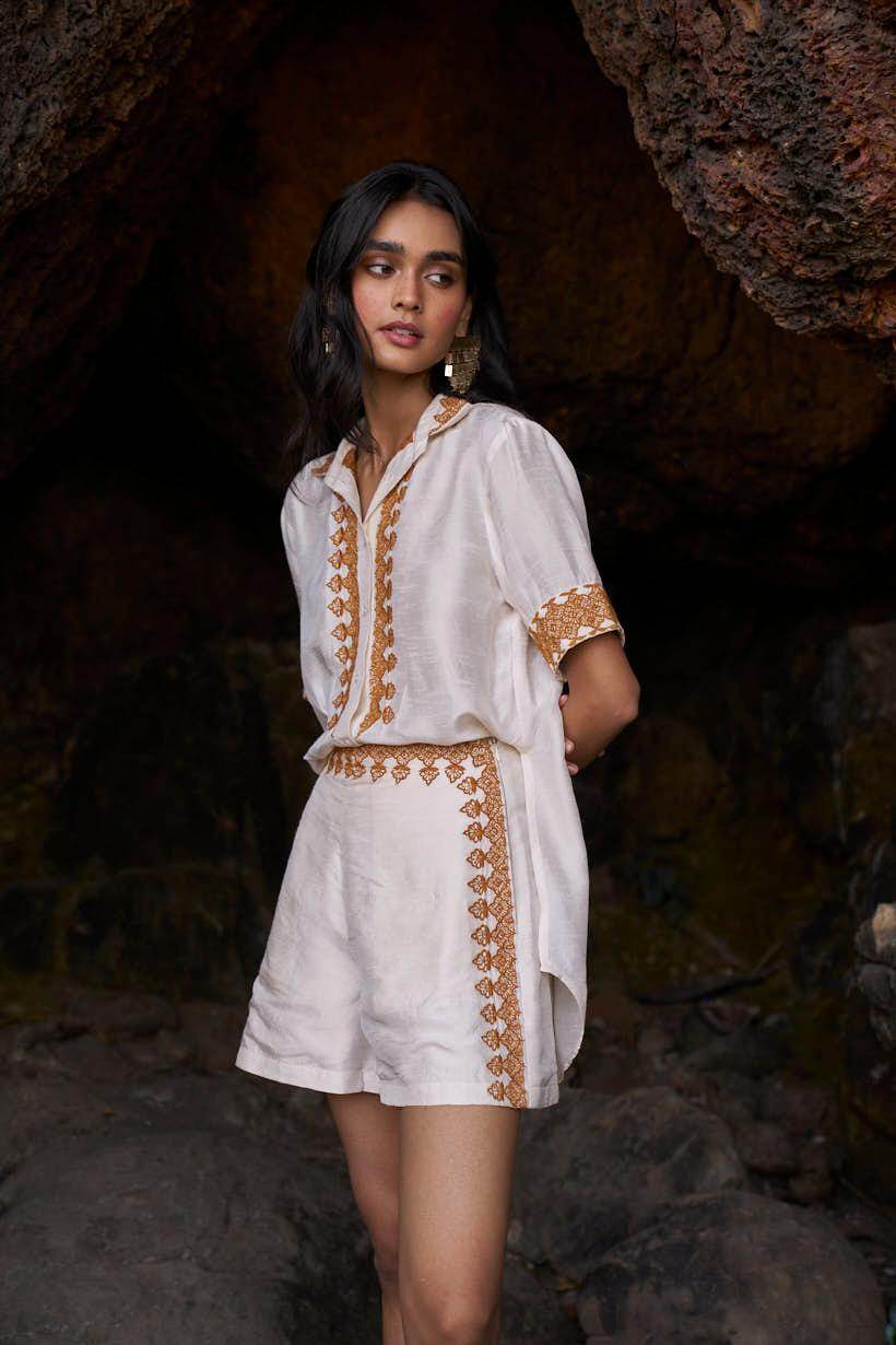 EMBROIDERED SHORTS - dash and dot