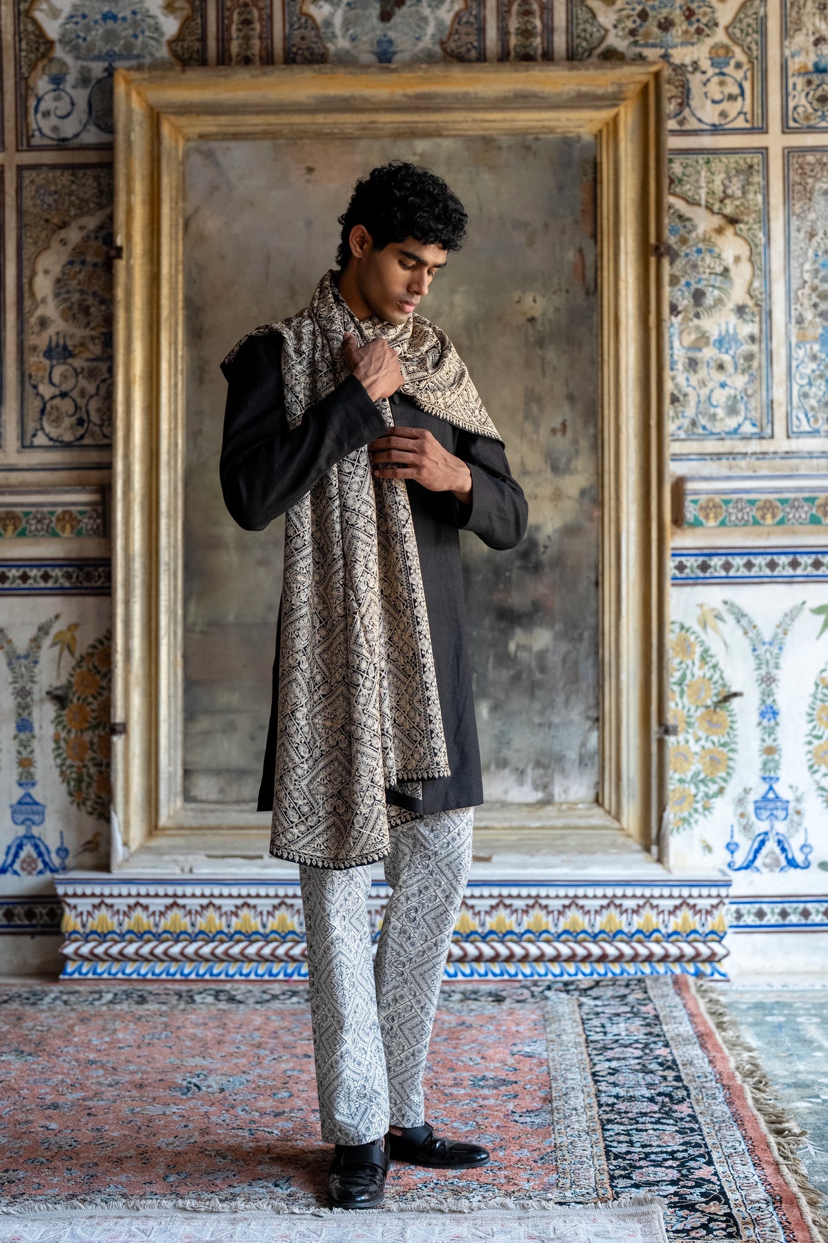 LINEN TEXTURED BLAZER WITH AARI STITCH SHAWL