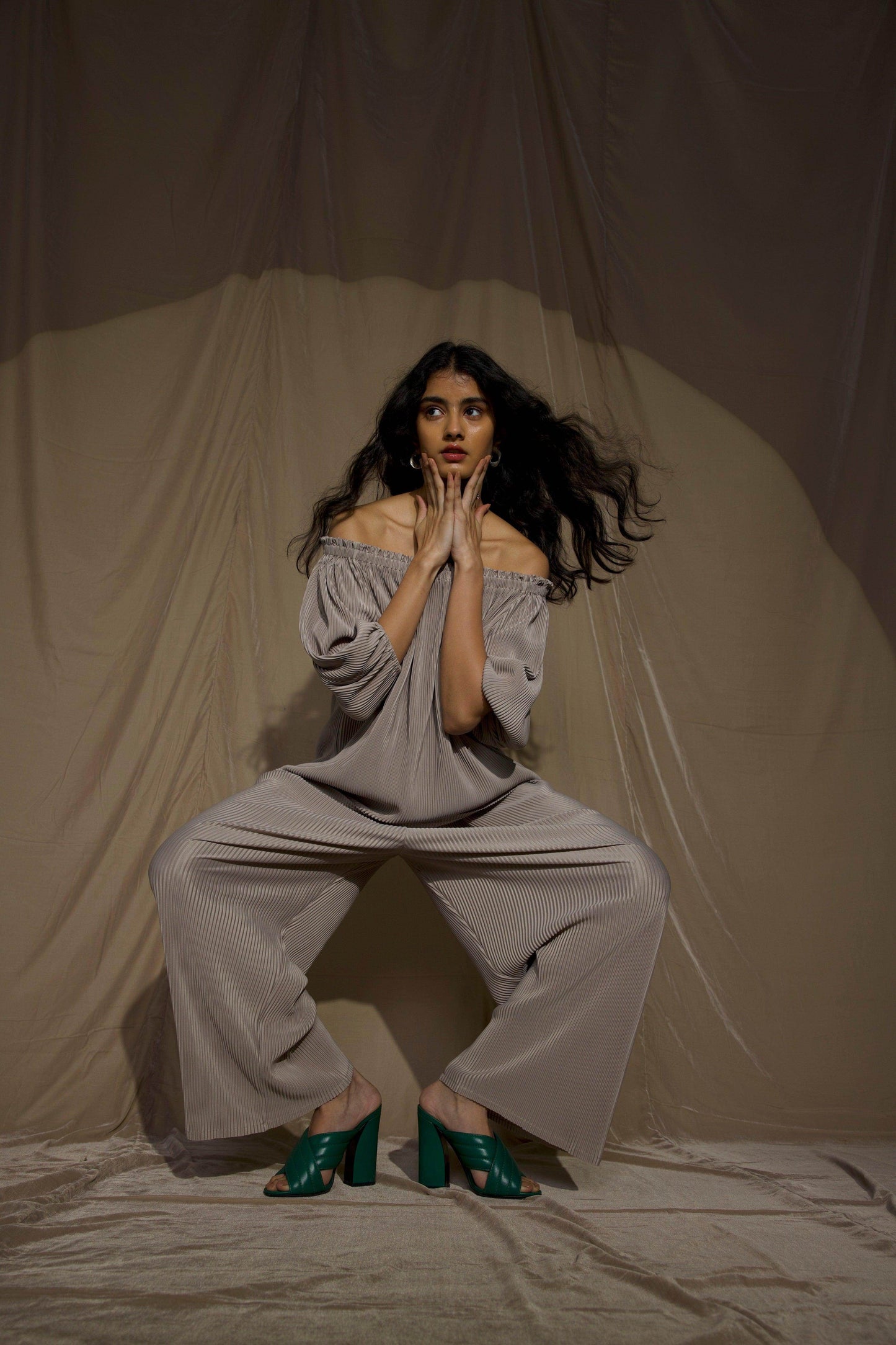 OFF-SHOULDER PLEAT SET - dash and dot