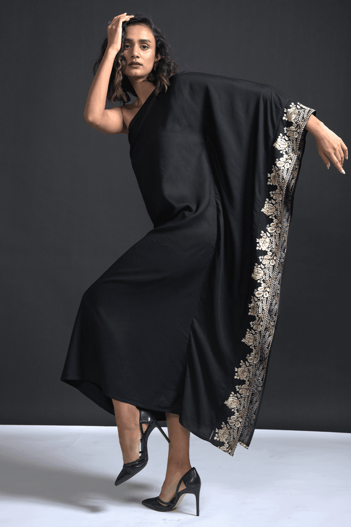 L Black ONE SHOULDER KAFTAN