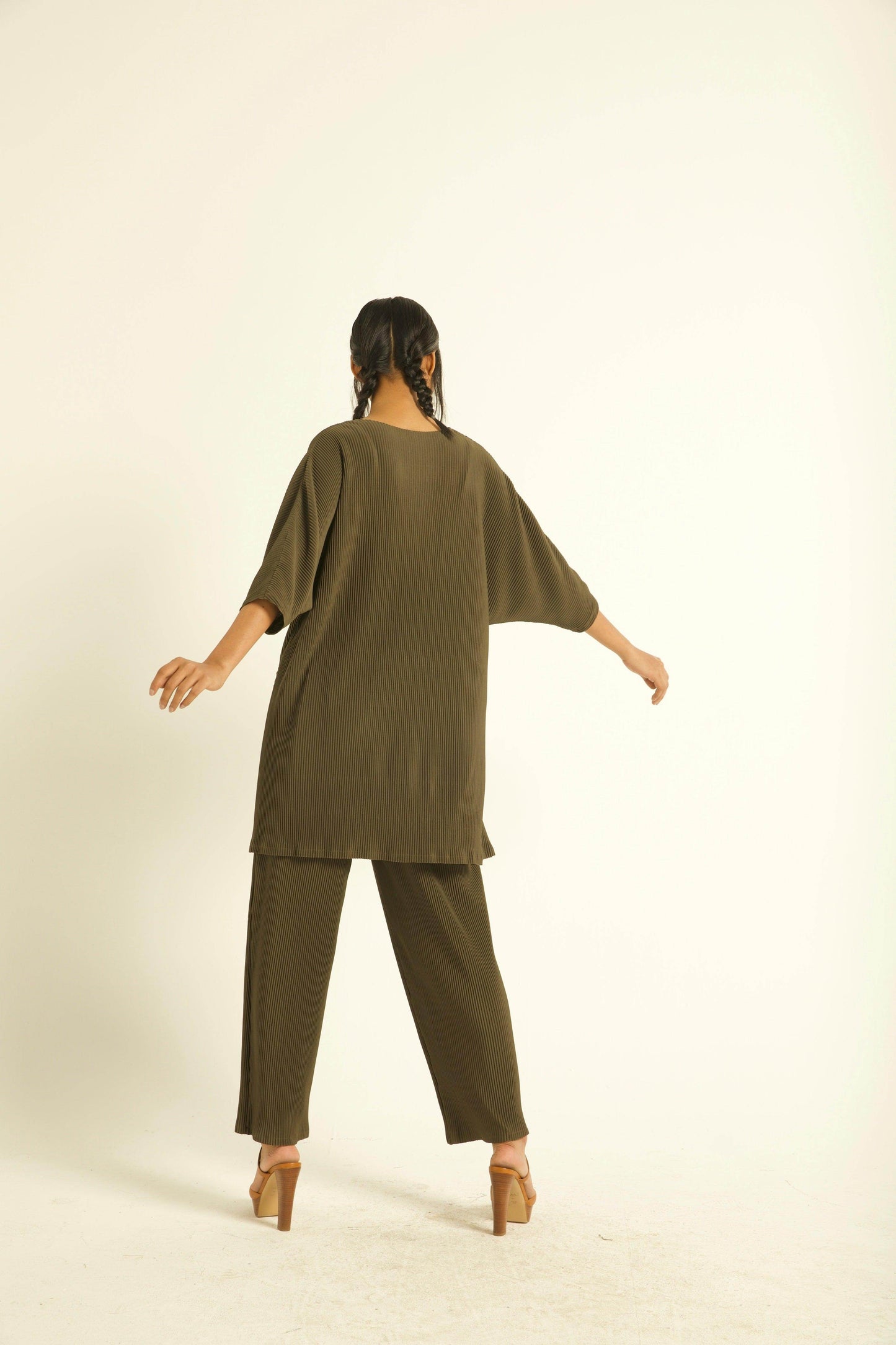 HIGH-LOW PLEAT TOP - dash and dot