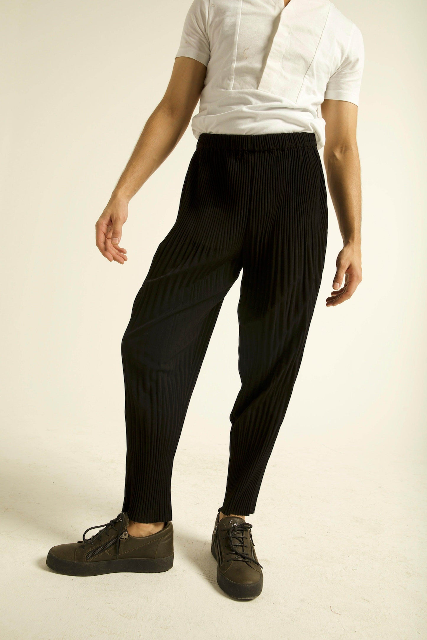 PLEATED DRUM PANT - dash and dot