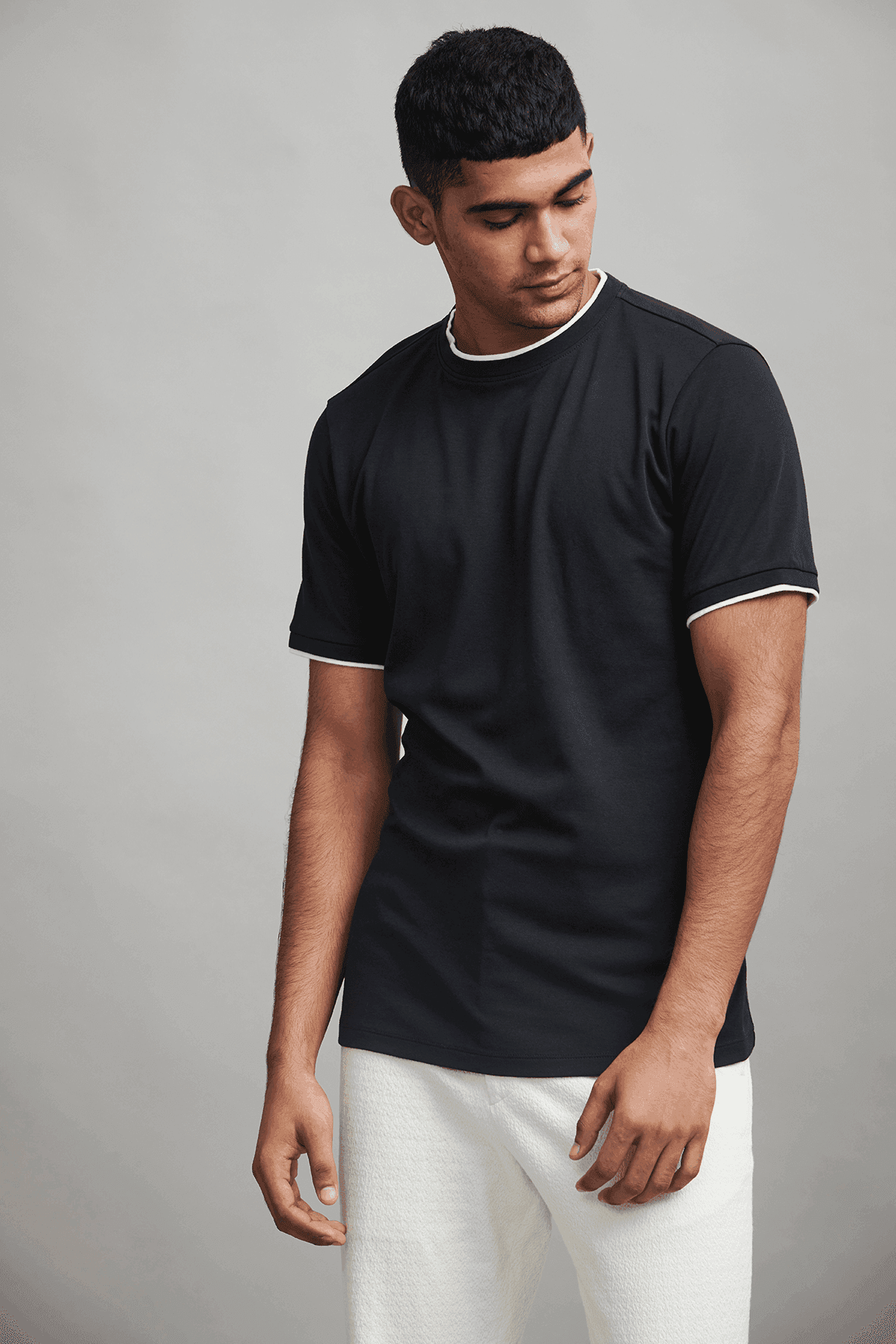 MINIMALIST-TEE - dash and dot