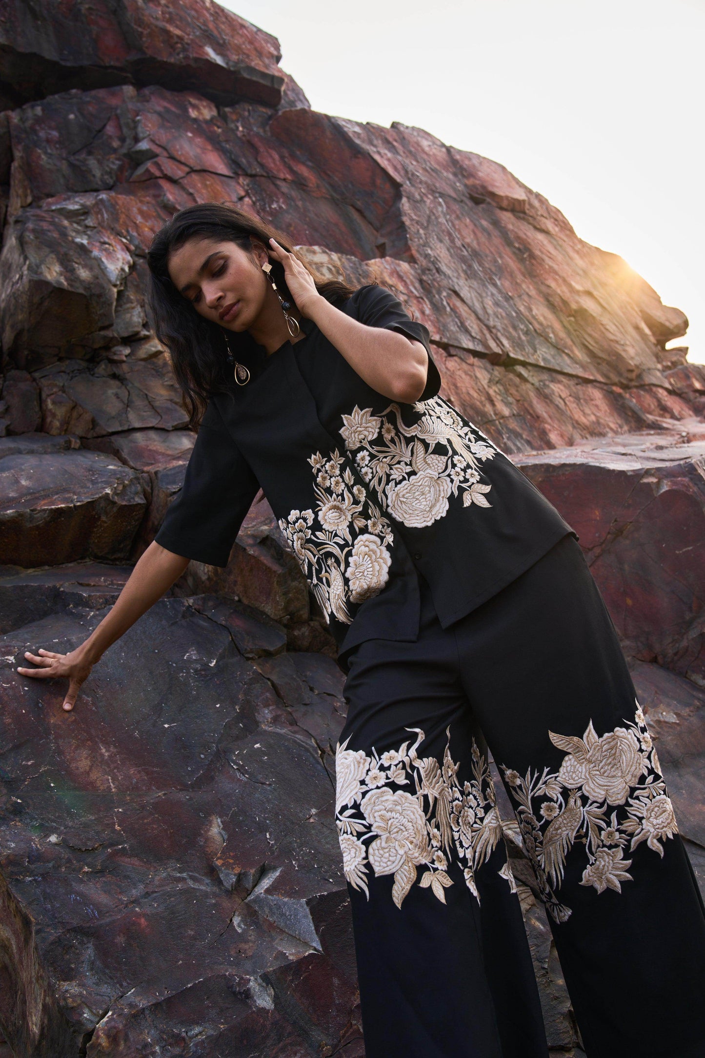 PLACEMENT EMBROIDERED SET - dash and dot