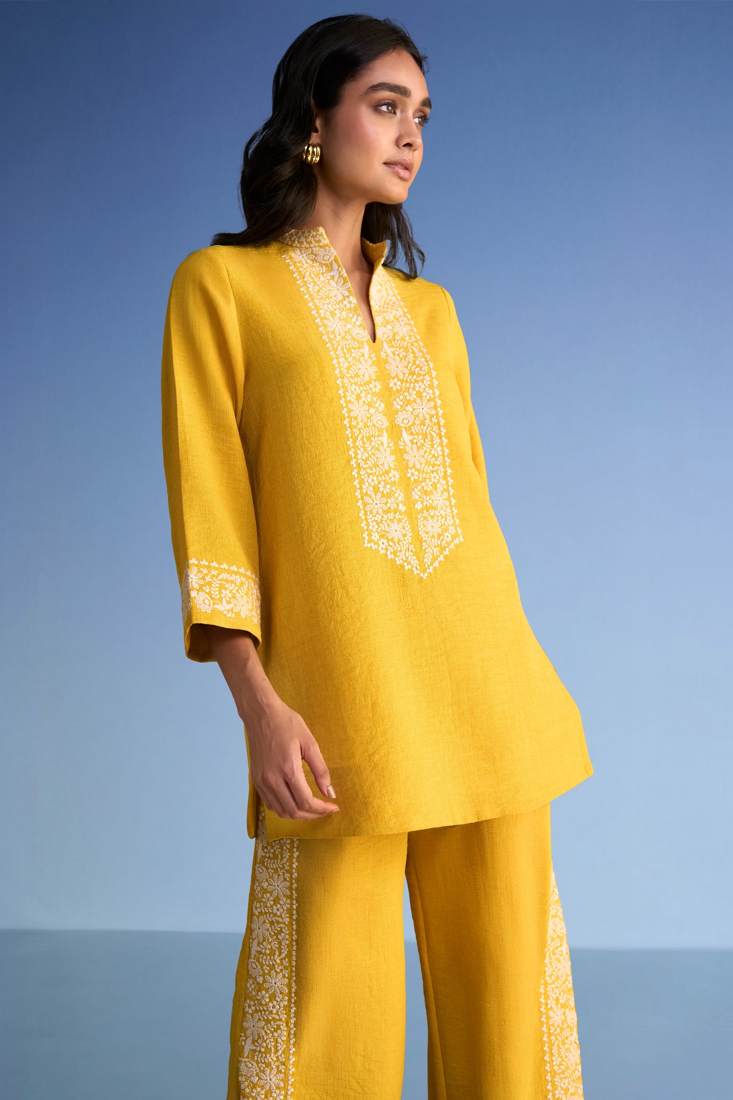 EMBROIDERED LINEN-TEXTURED LONGLINE TOP