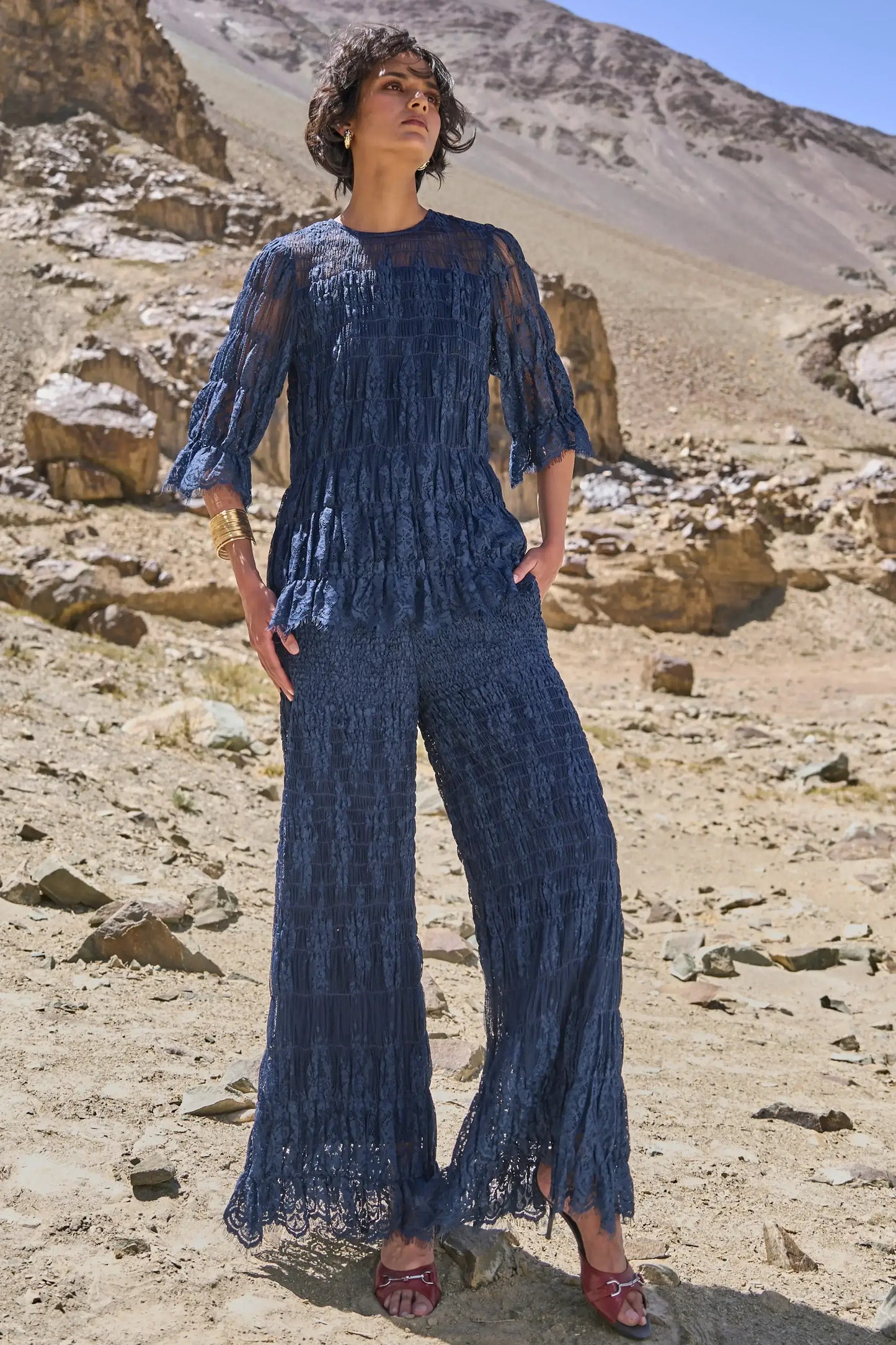 ALLOVER RUCHED LACE TOP