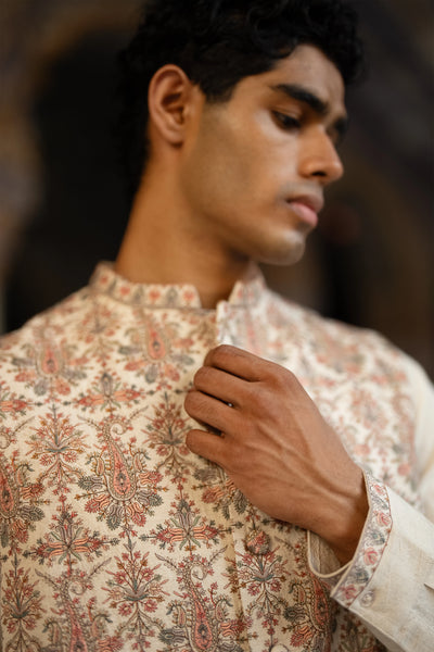 Aari Embroidered Linen Bandi
