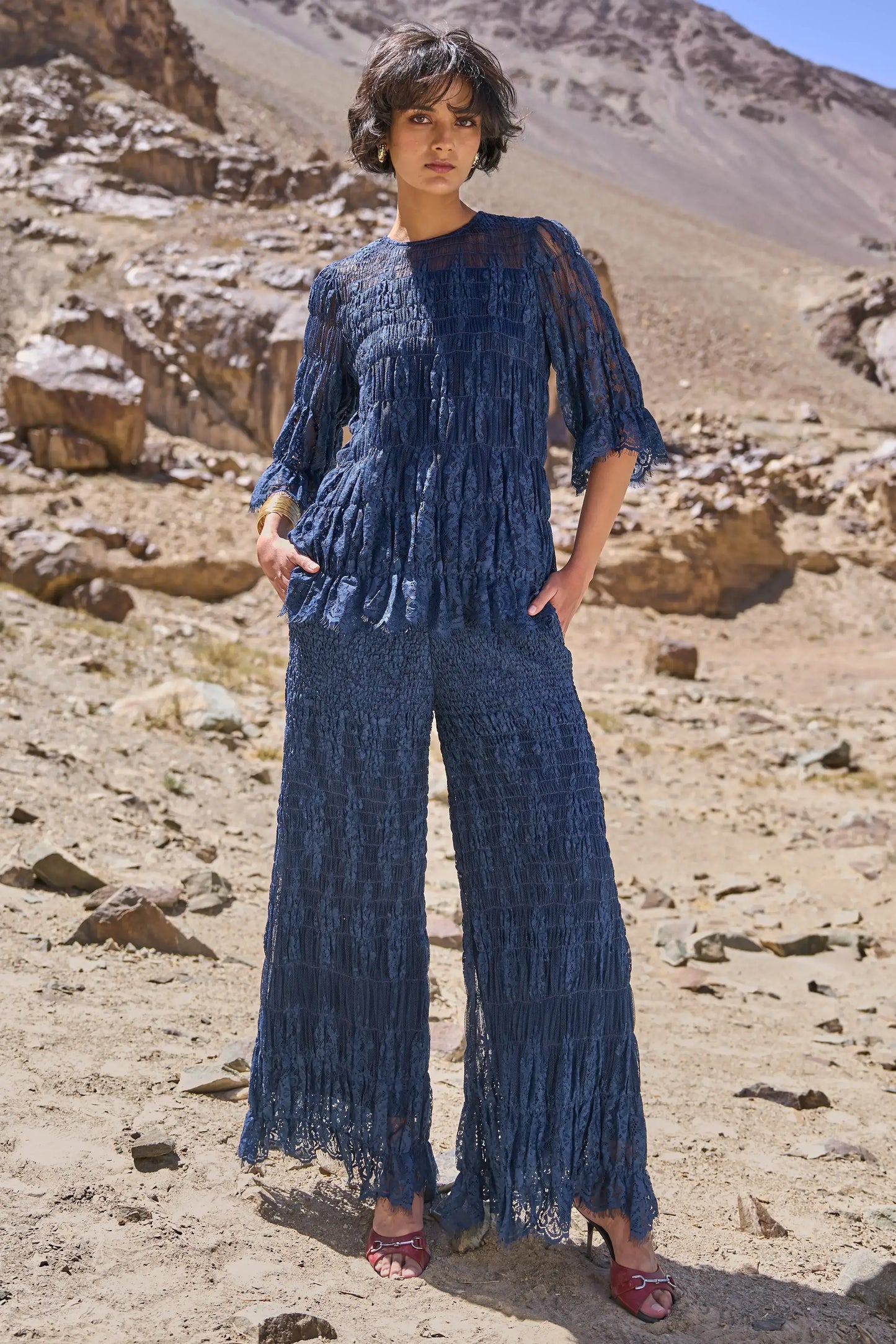 ALLOVER RUCHED LACE TOP