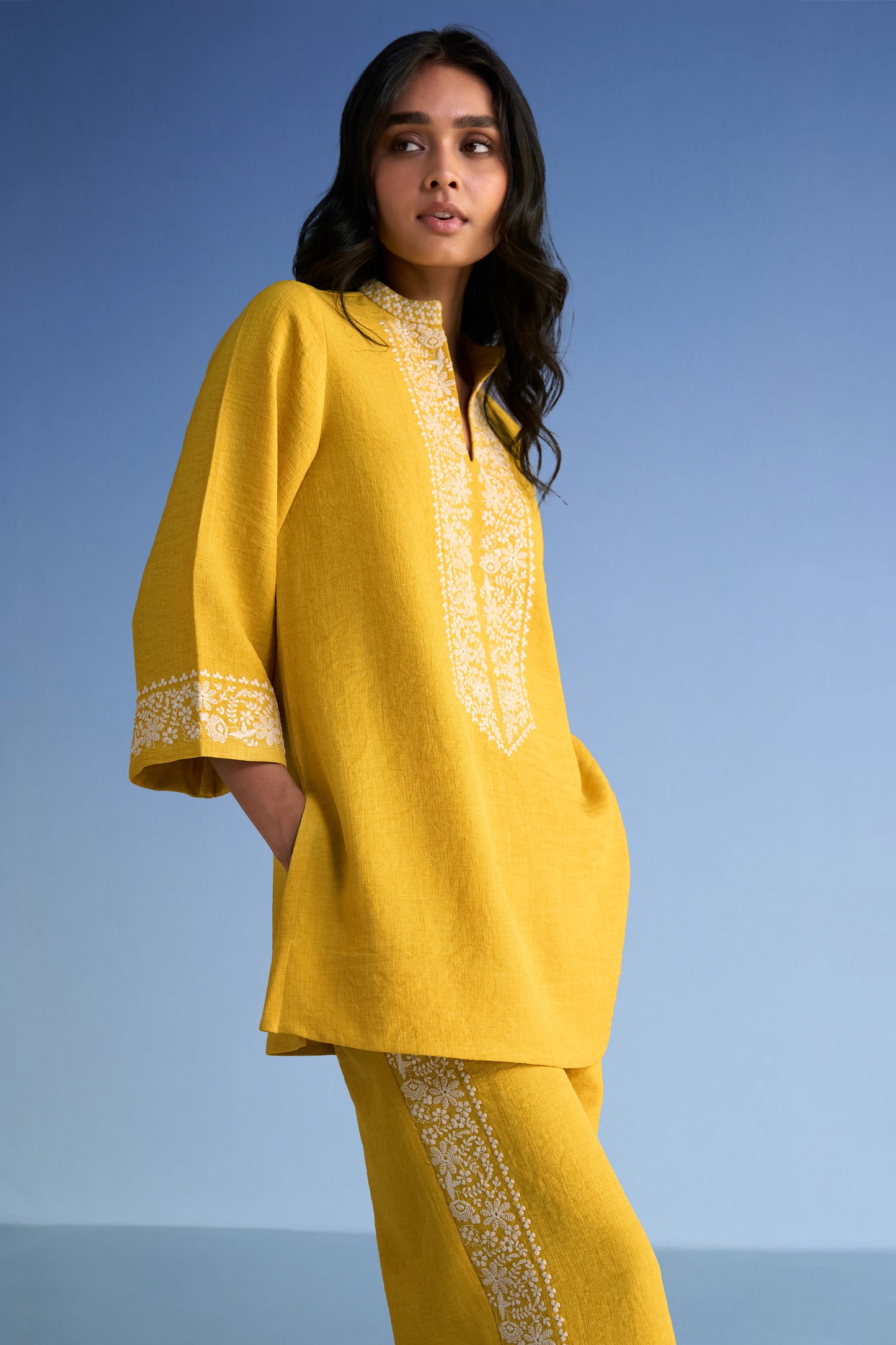 EMBROIDERED LINEN-TEXTURED LONGLINE TOP