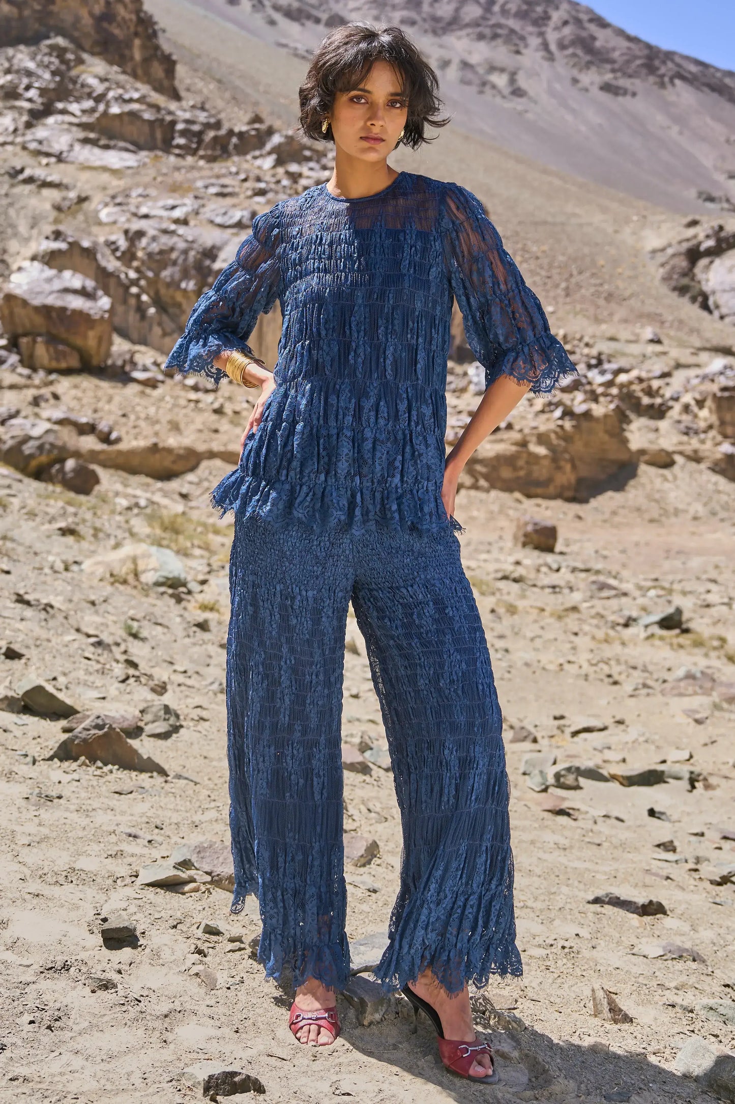 ALLOVER RUCHED LACE TOP