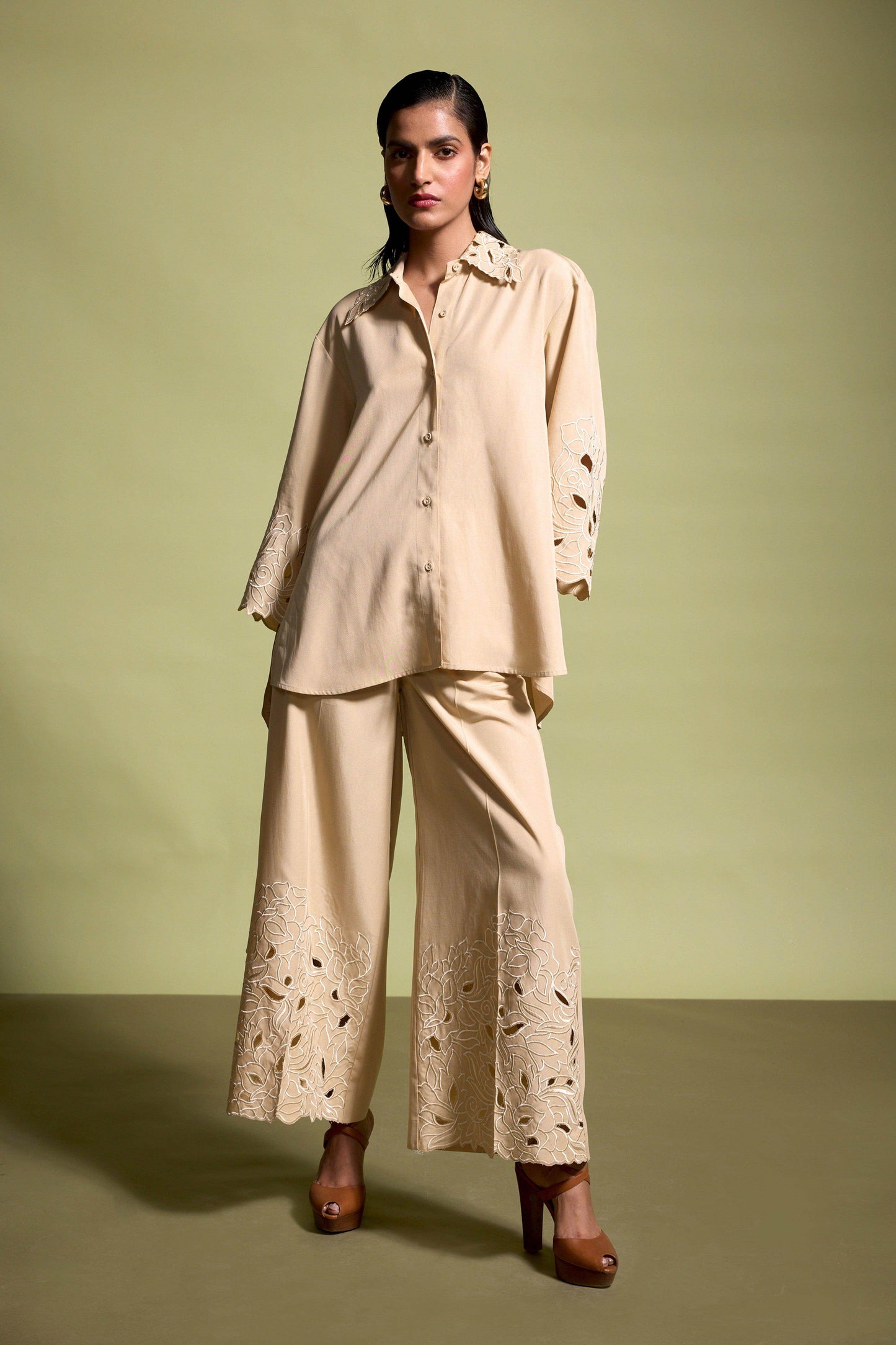 CUTWORK EMBROIDERED SET - dash and dot