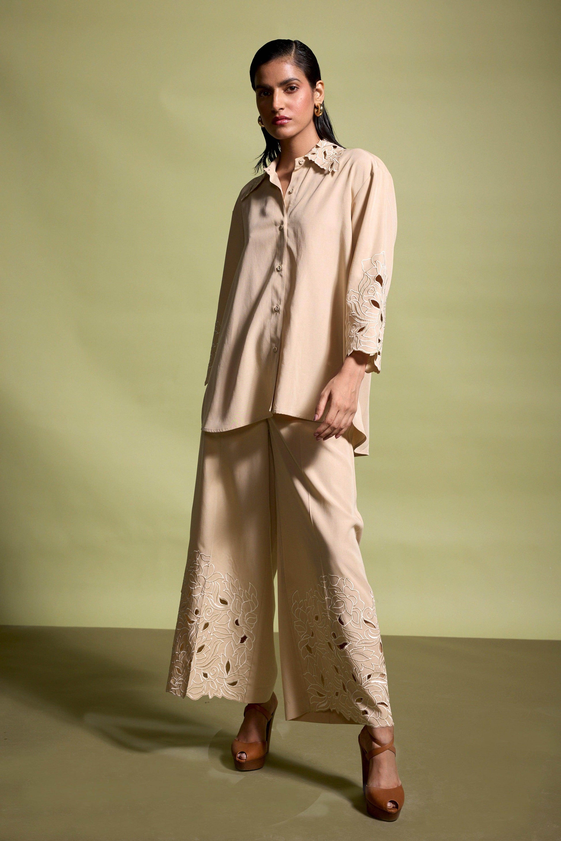 CUTWORK EMBROIDERED SET - dash and dot