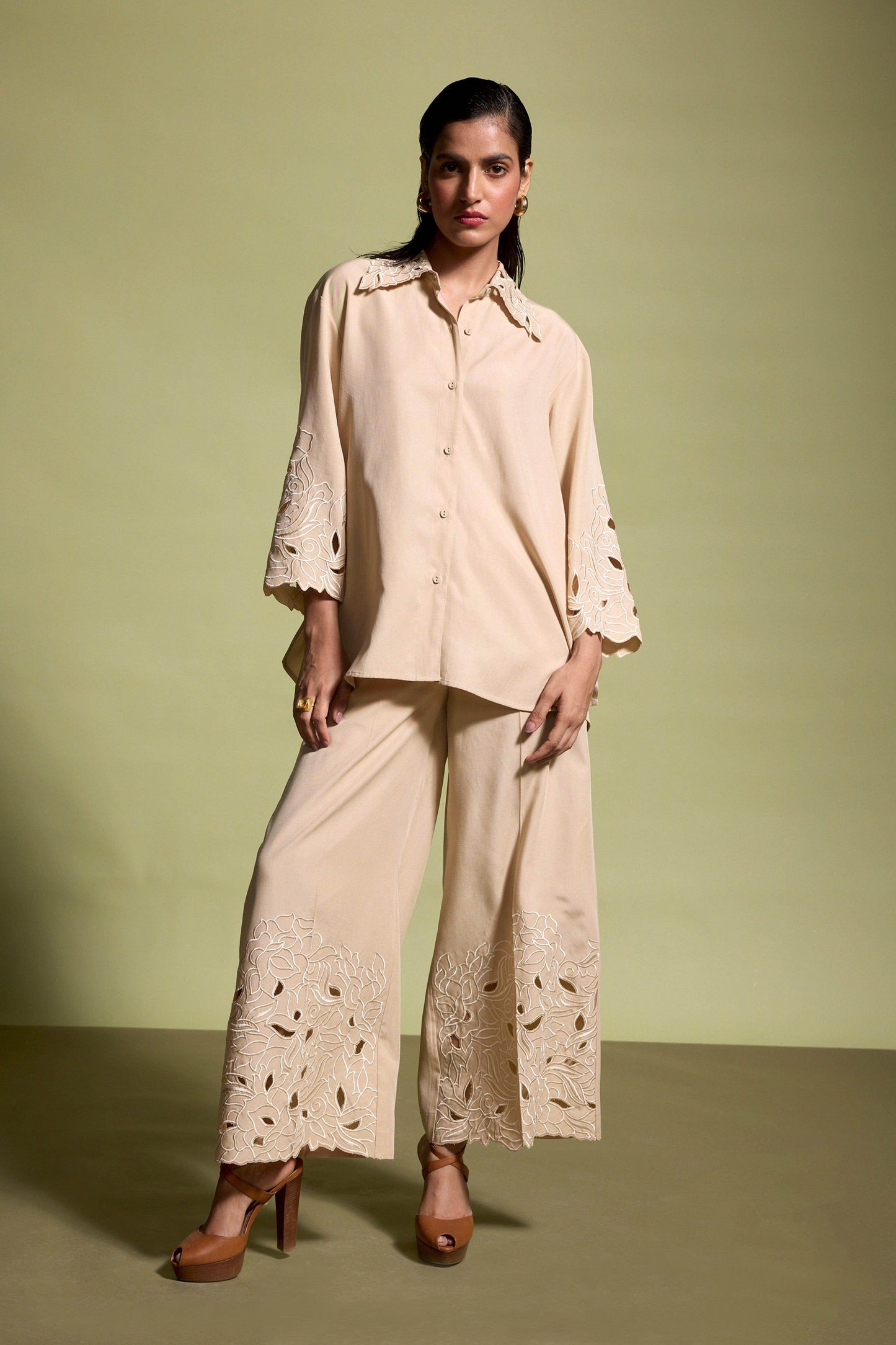 CUTWORK EMBROIDERED SET - dash and dot