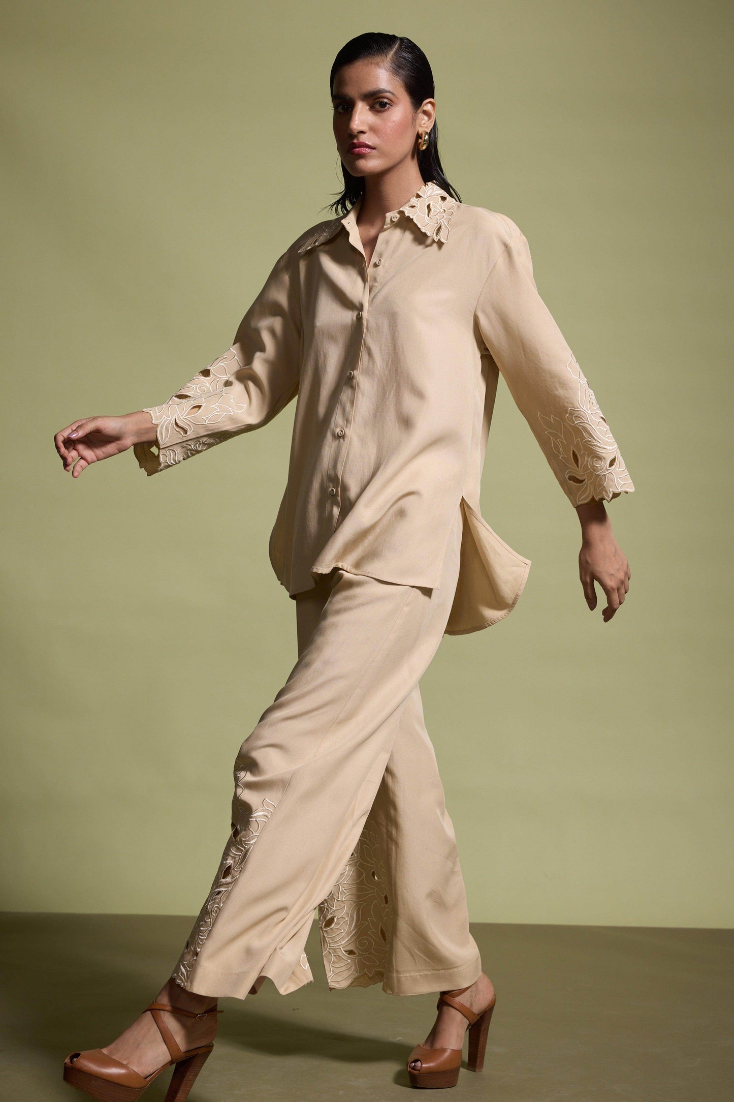 CUTWORK EMBROIDERED SET - dash and dot