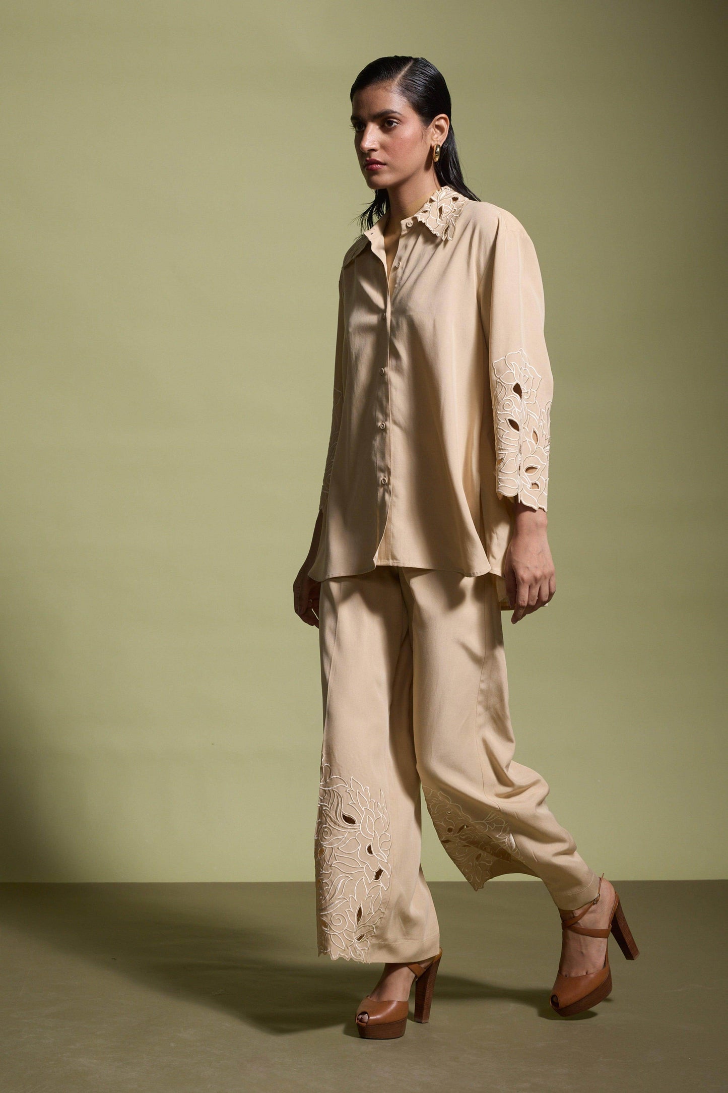 CUTWORK EMBROIDERED SET - dash and dot