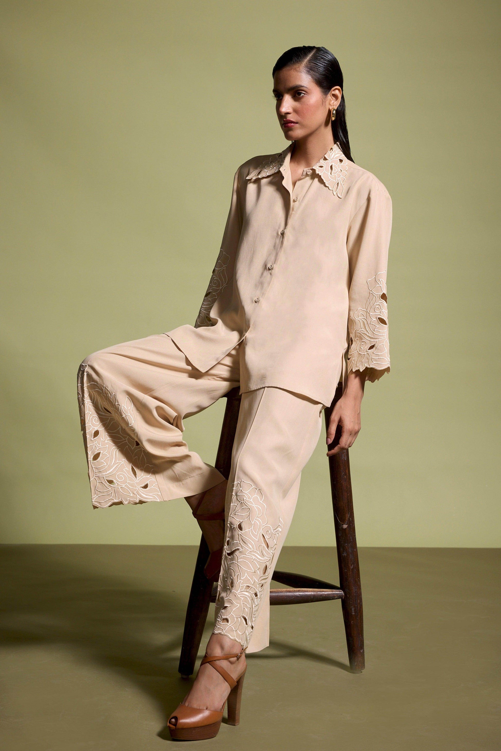 CUTWORK EMBROIDERED SET - dash and dot