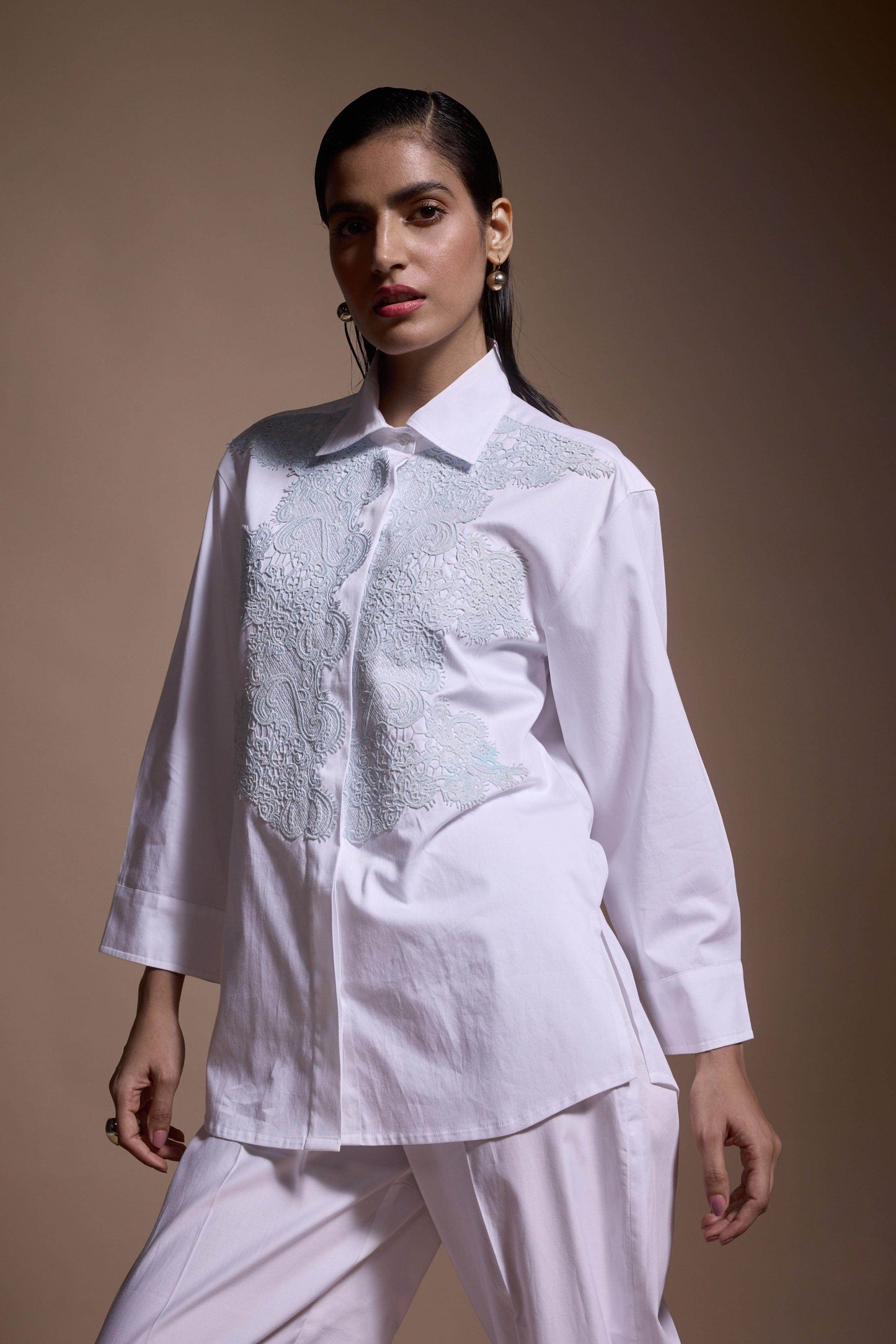 LACE APPLIQUE SHIRT - dash and dot