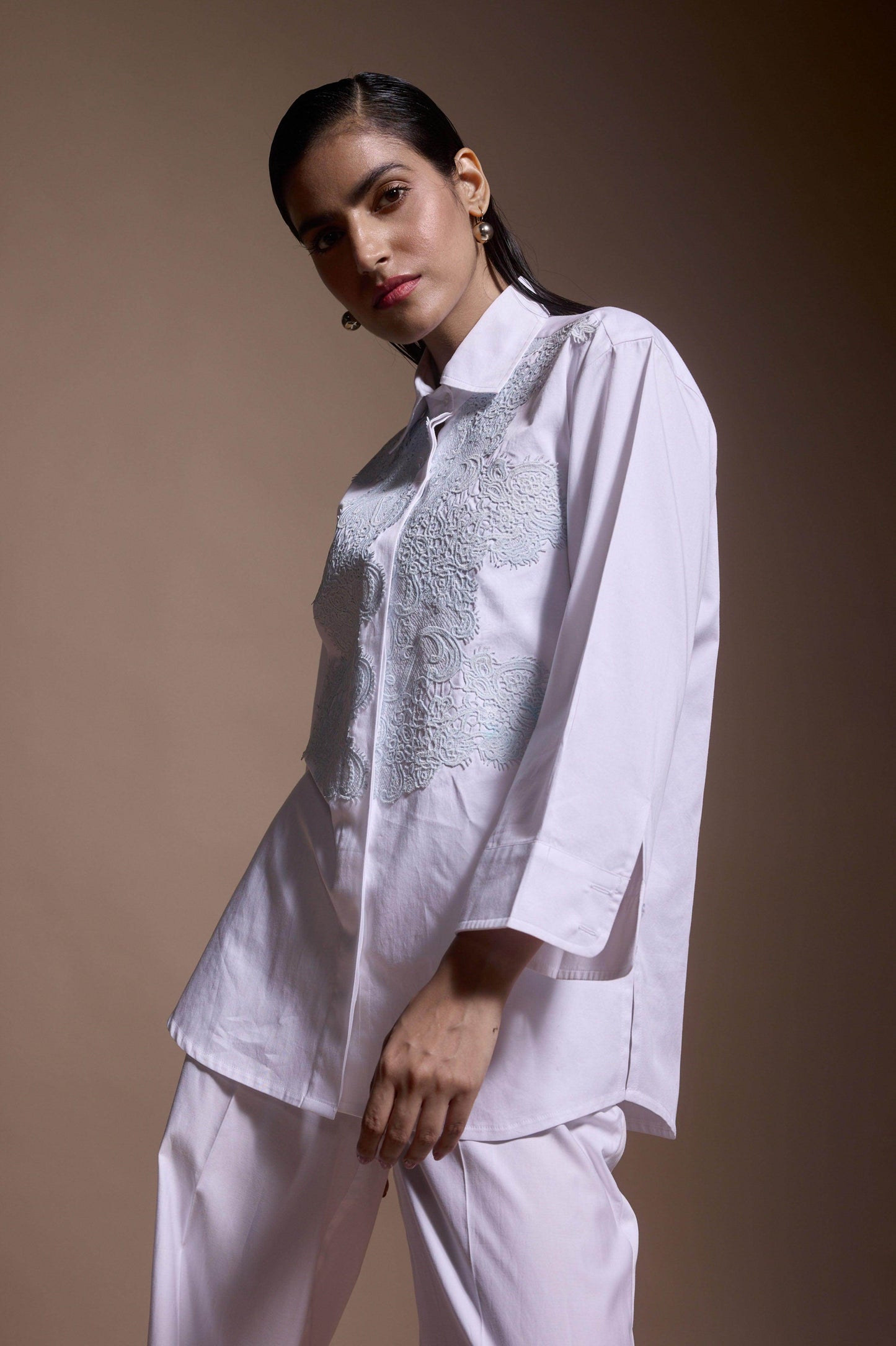 LACE APPLIQUE SHIRT - dash and dot