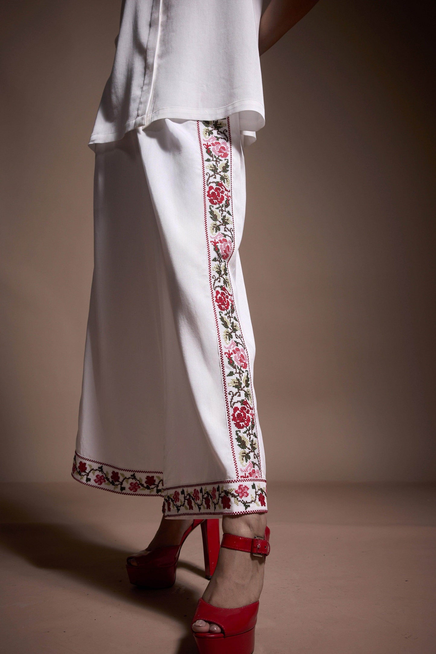 CROSS STITCH SET - dash and dot