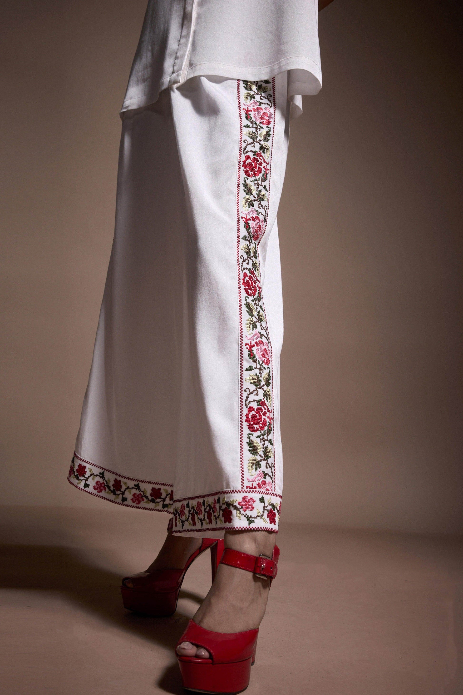 CROSS STITCH SET - dash and dot