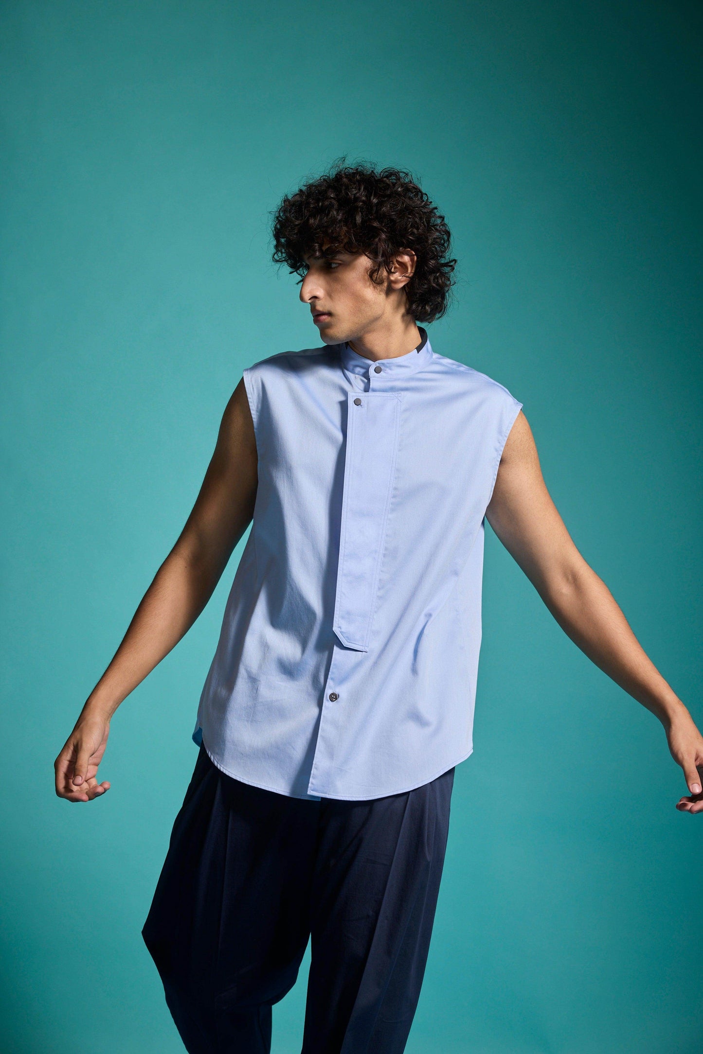 SLEEVELESS SHIRT - dash and dot