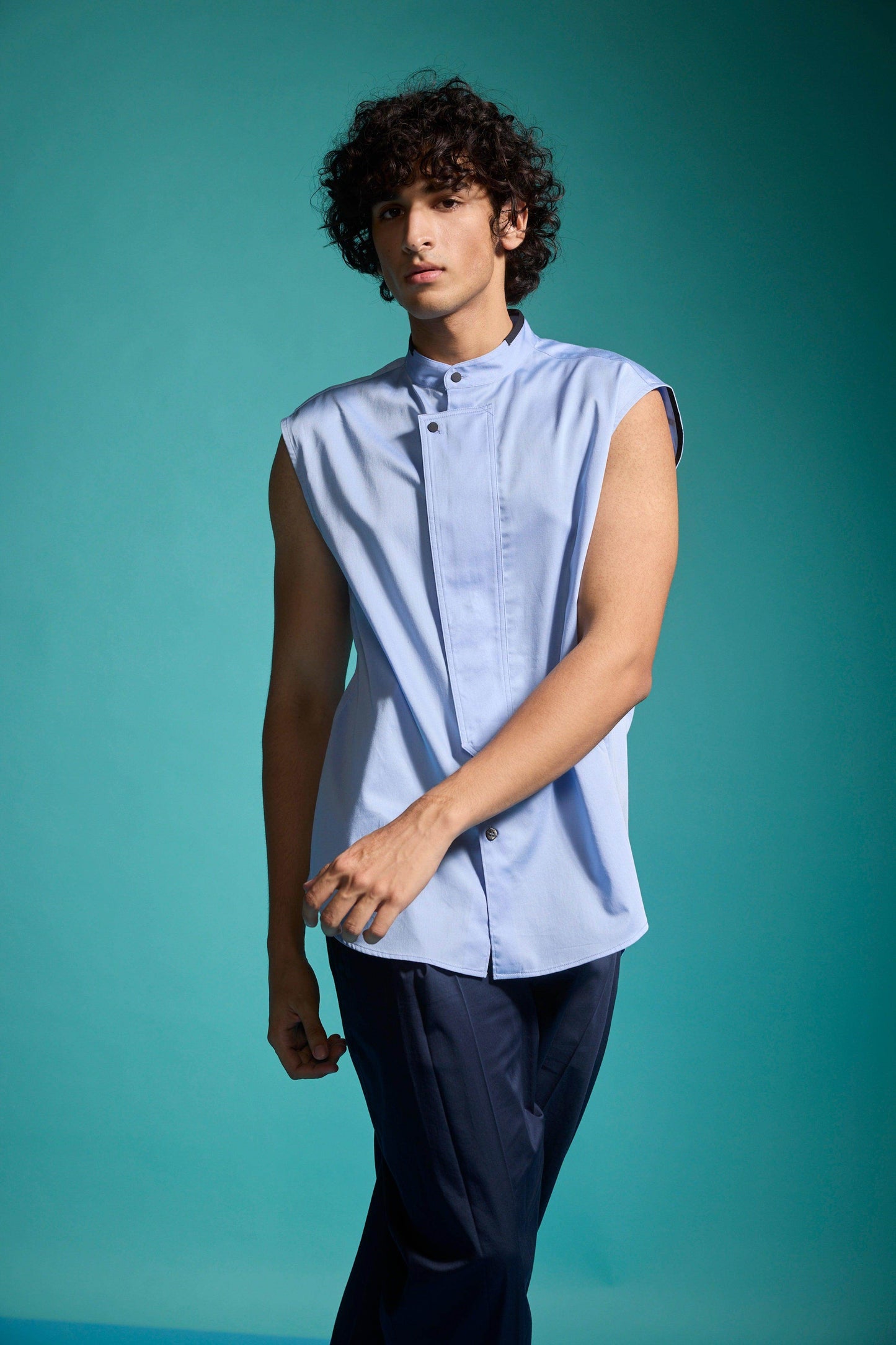 SLEEVELESS SHIRT - dash and dot