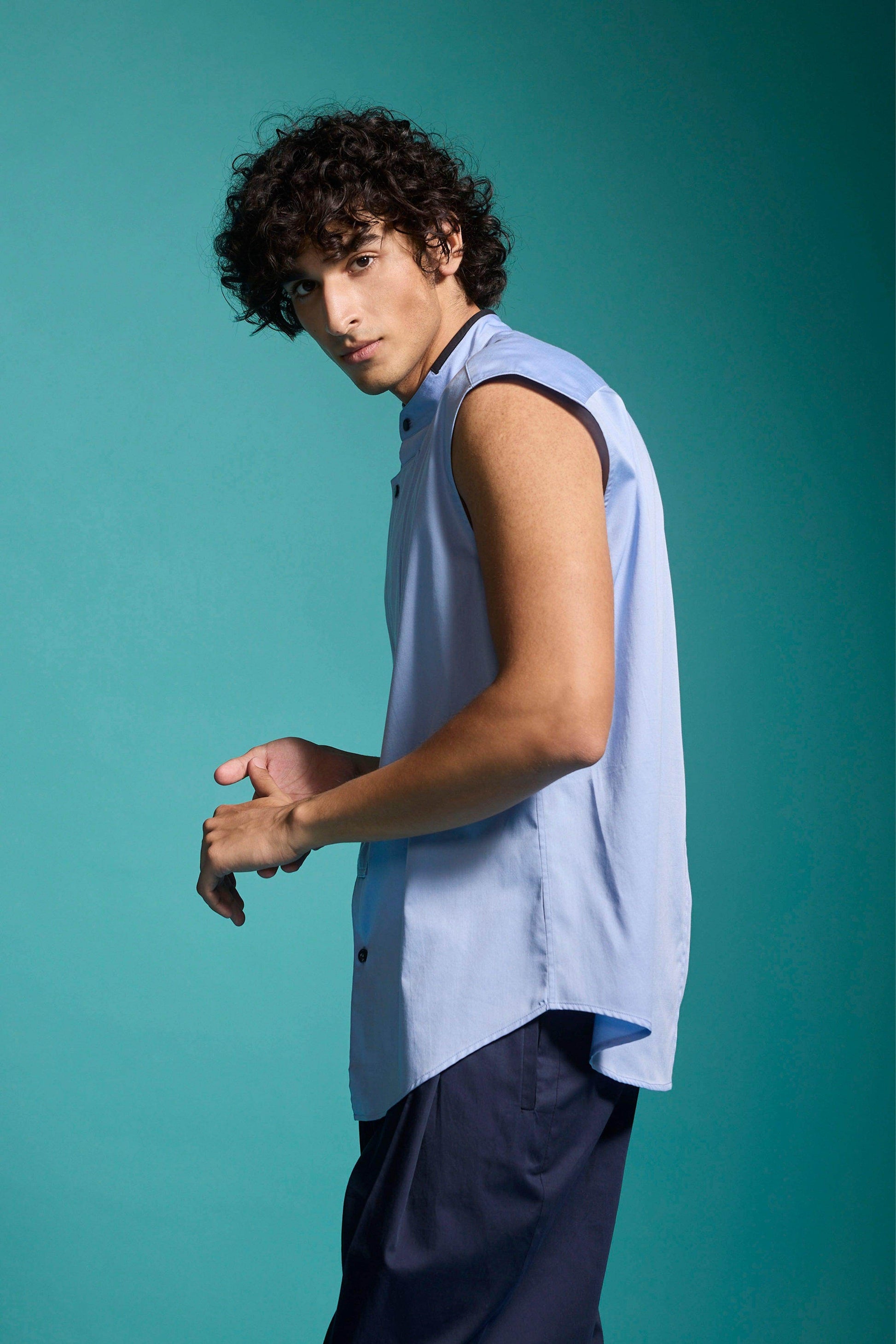 SLEEVELESS SHIRT - dash and dot