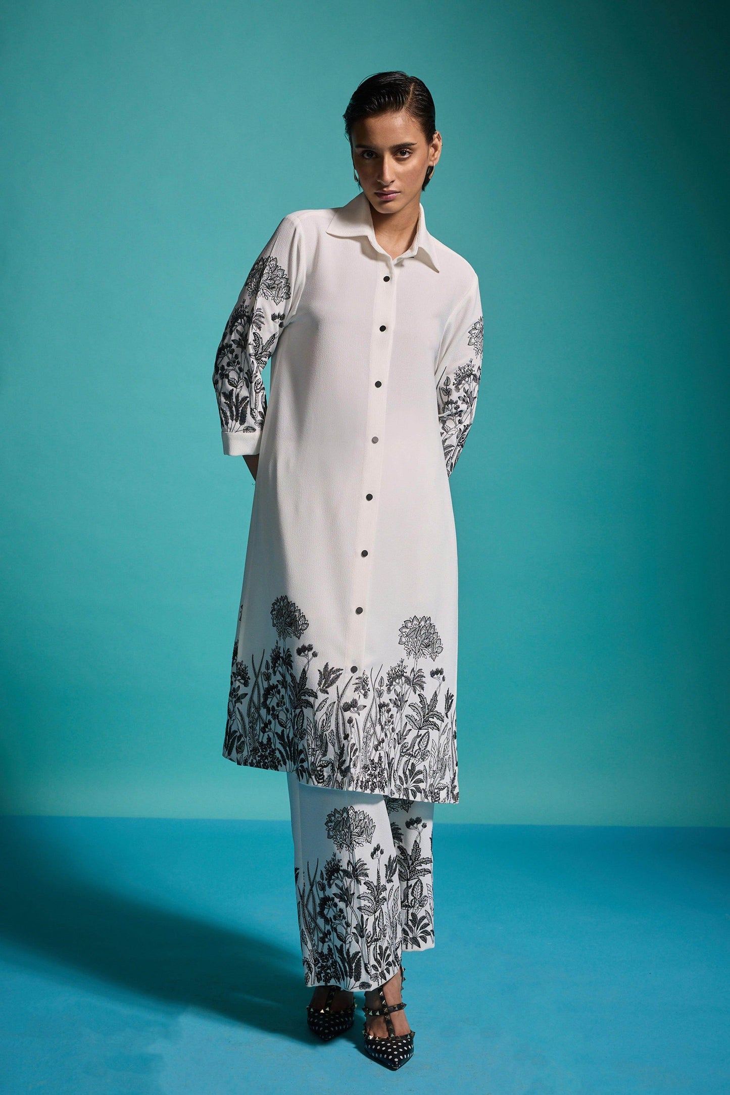 OUTLINE EMBROIDERED PANT - dash and dot