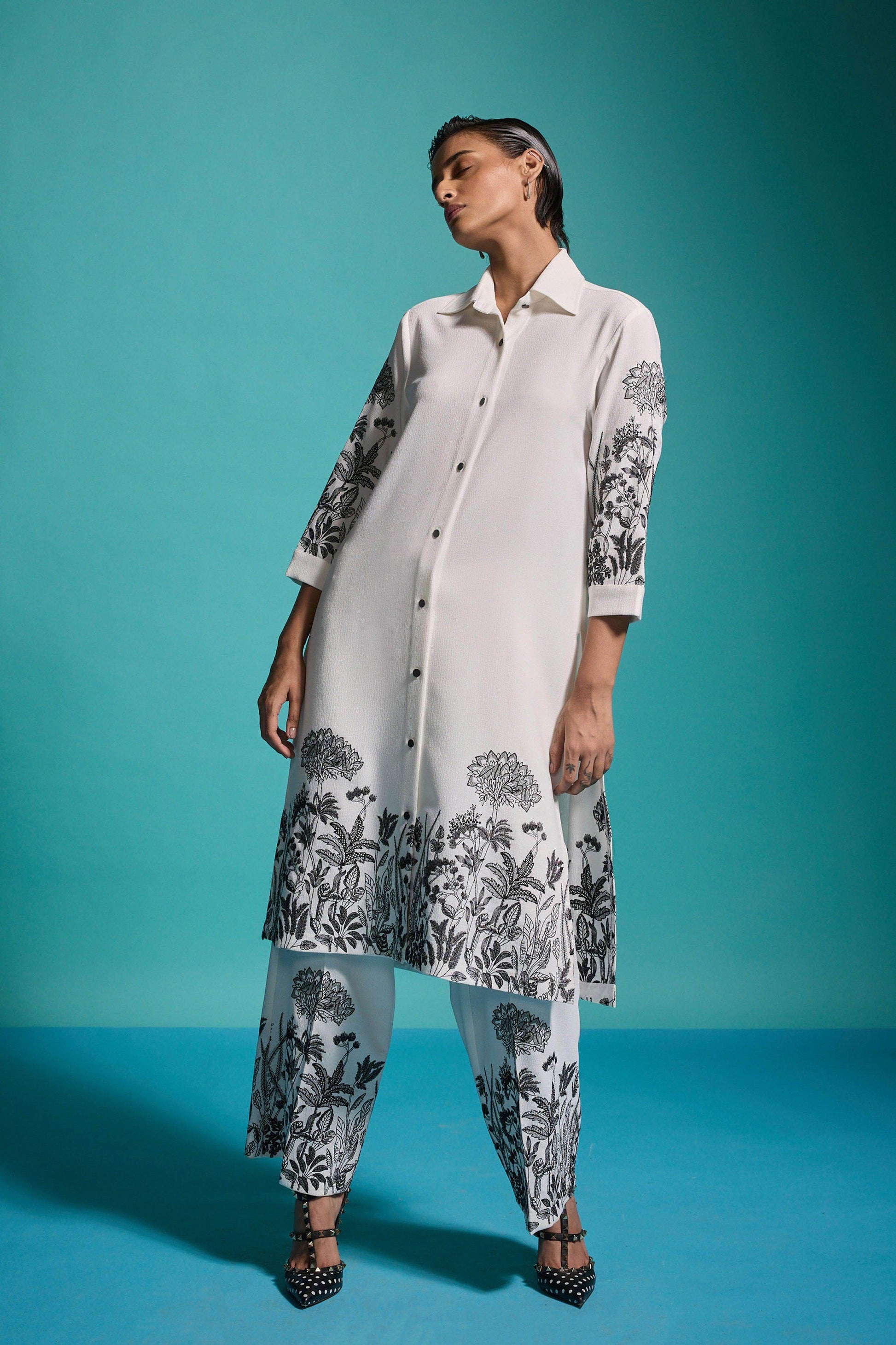 OUTLINE EMBROIDERED PANT - dash and dot