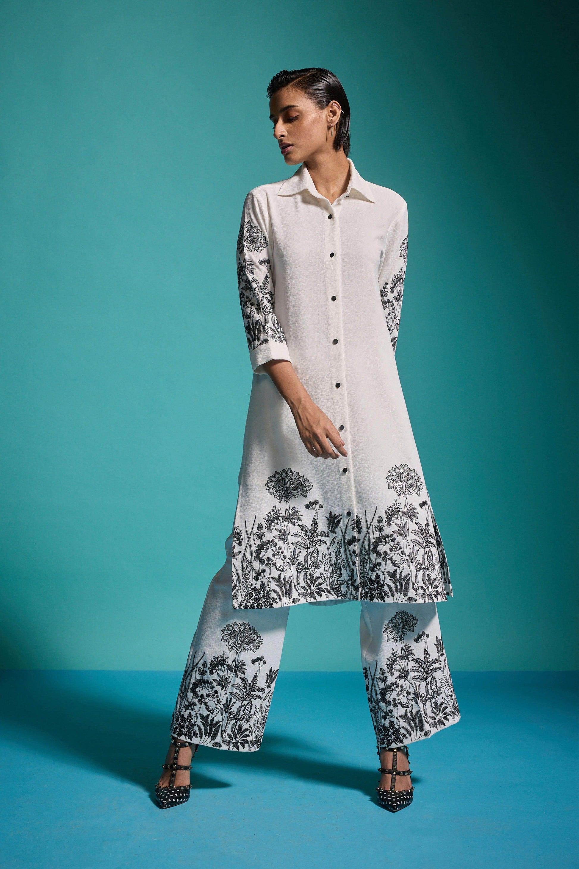 OUTLINE EMBROIDERED PANT - dash and dot