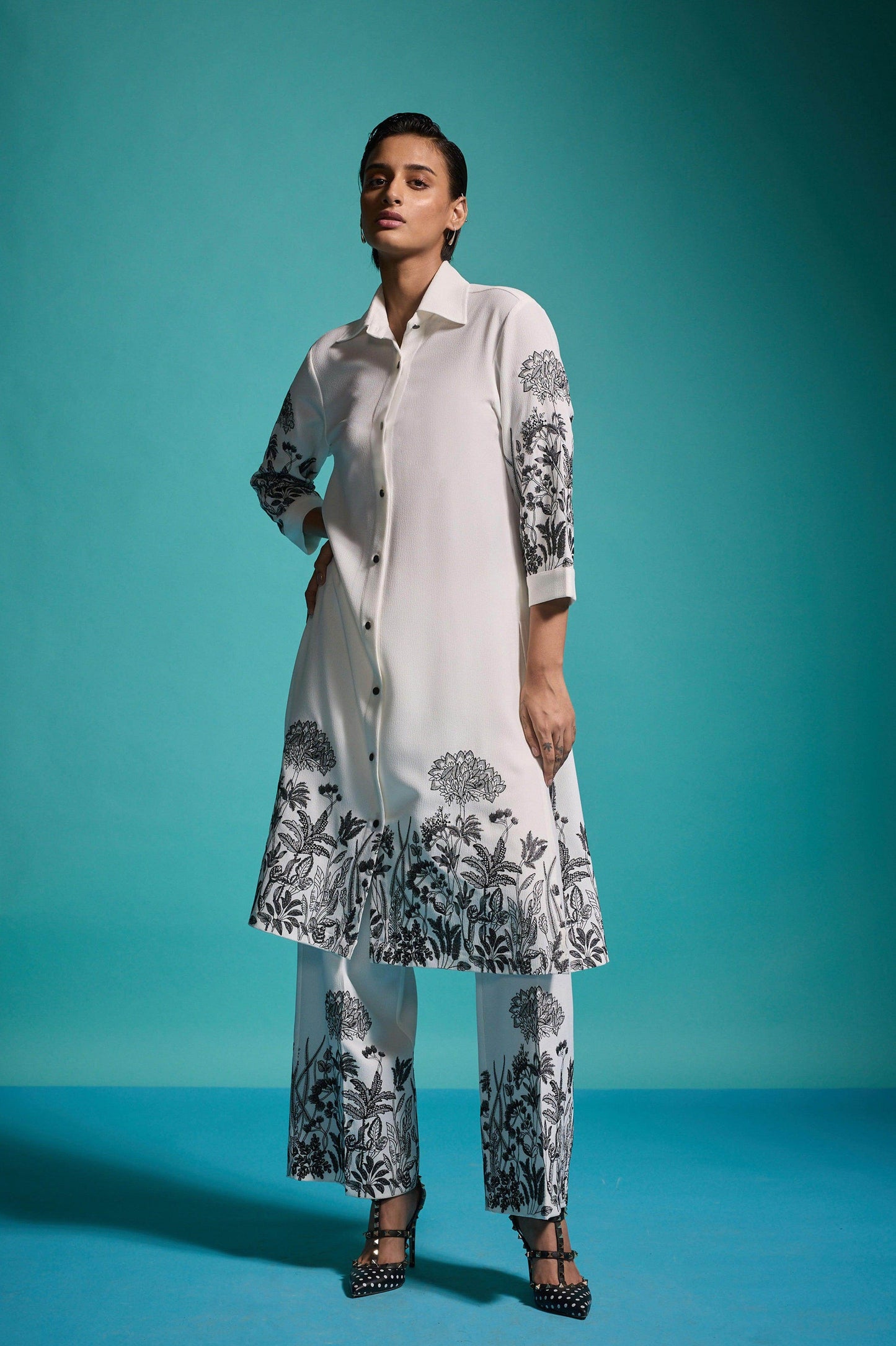 OUTLINE EMBROIDERED PANT - dash and dot