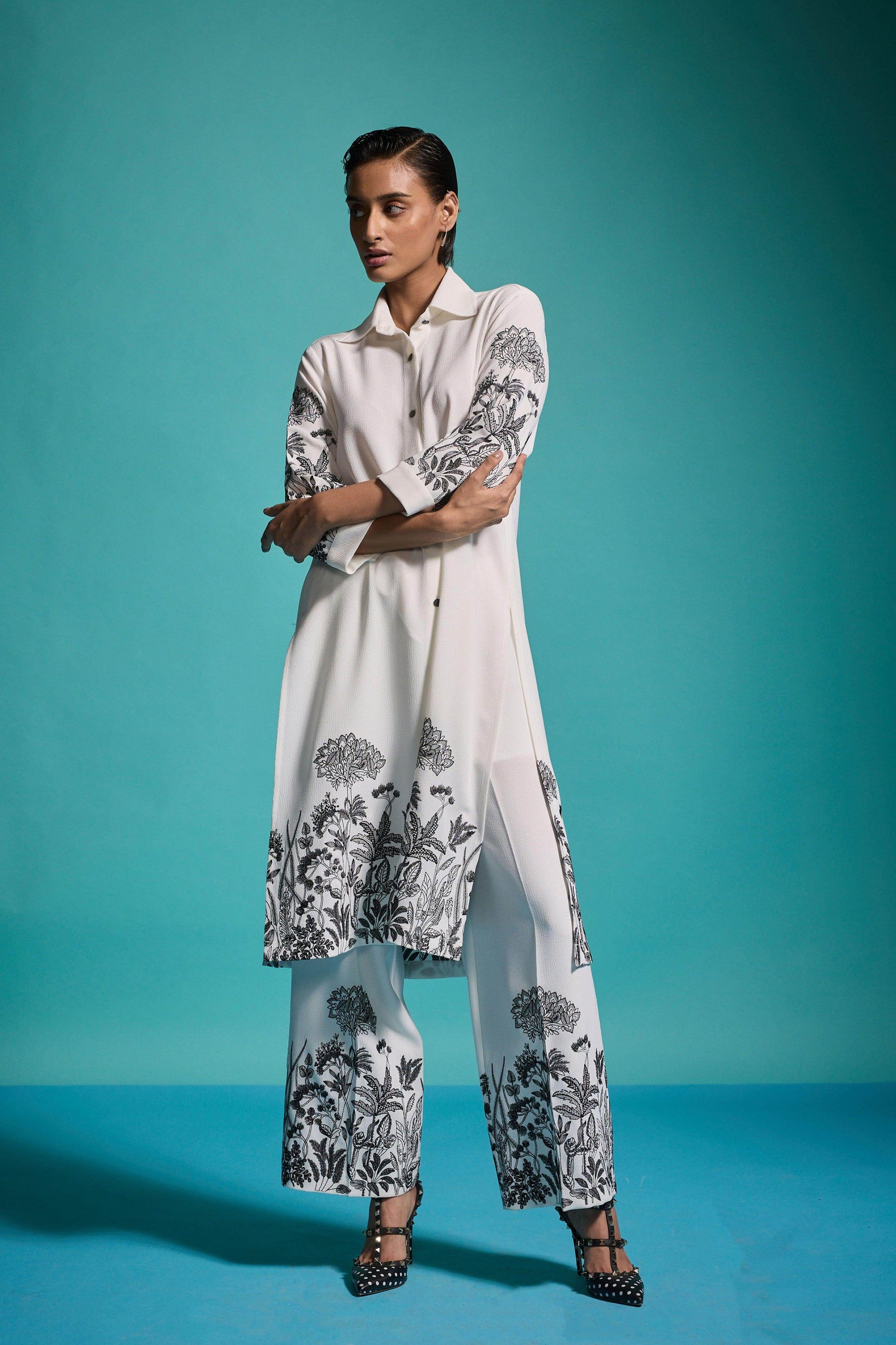 OUTLINE EMBROIDERED PANT - dash and dot