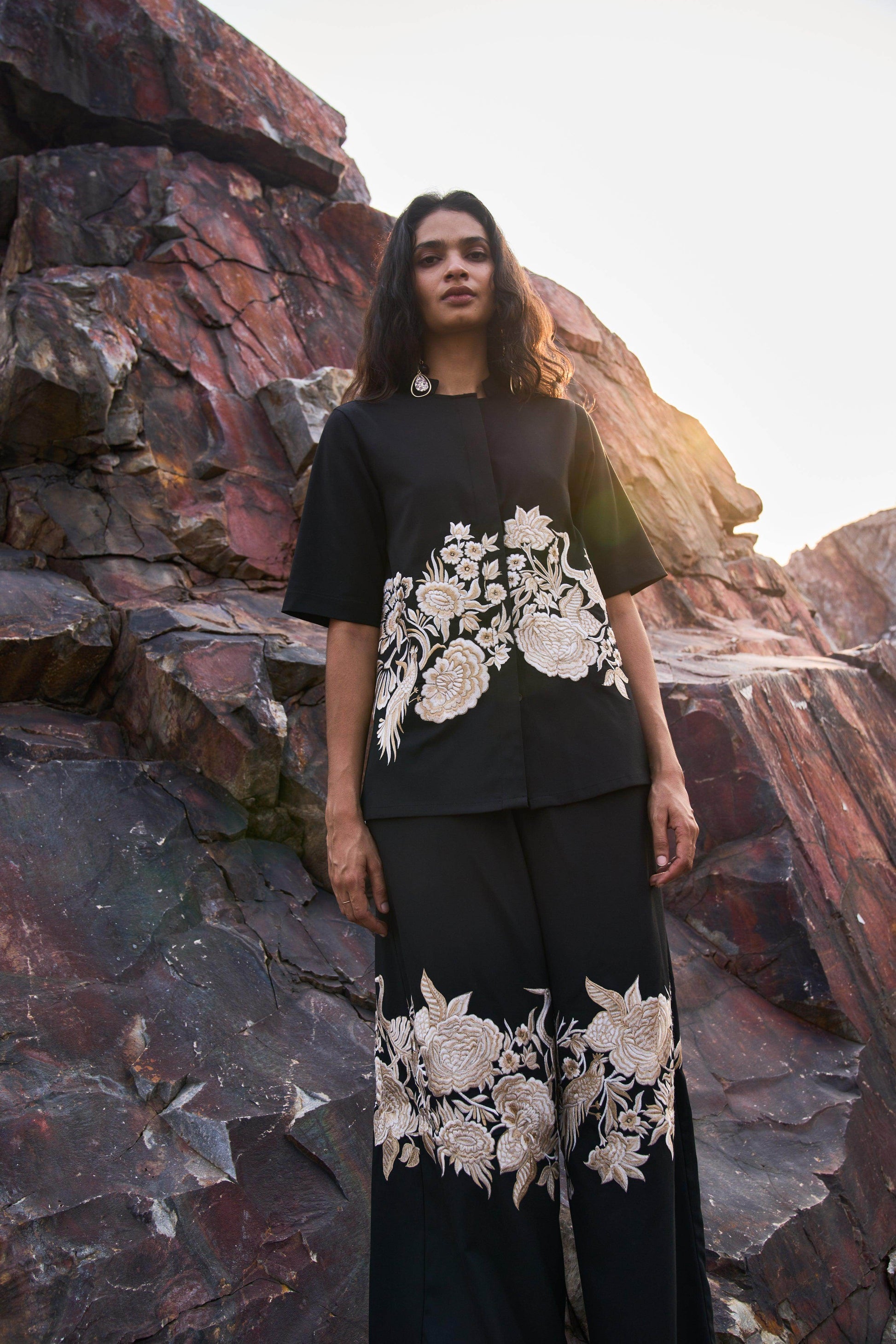 PLACEMENT EMBROIDERED SET - dash and dot