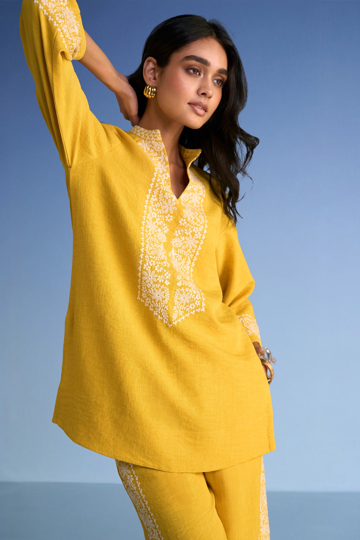 EMBROIDERED LINEN-TEXTURED LONGLINE TOP