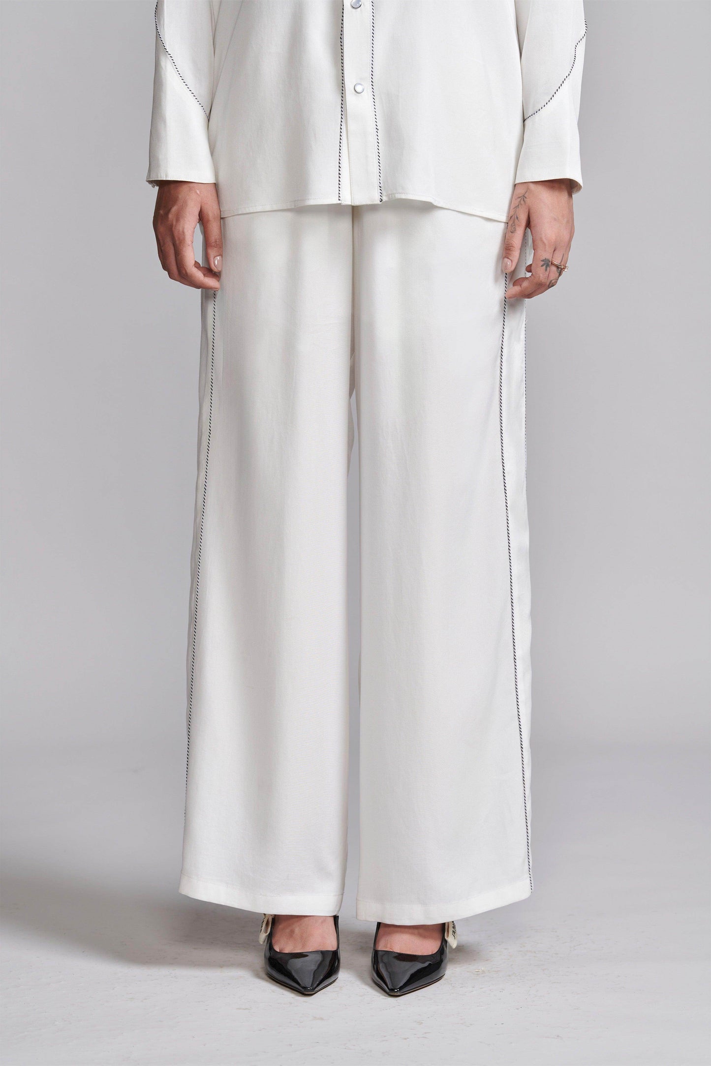 CONTRAST PIPED SET - dash and dot