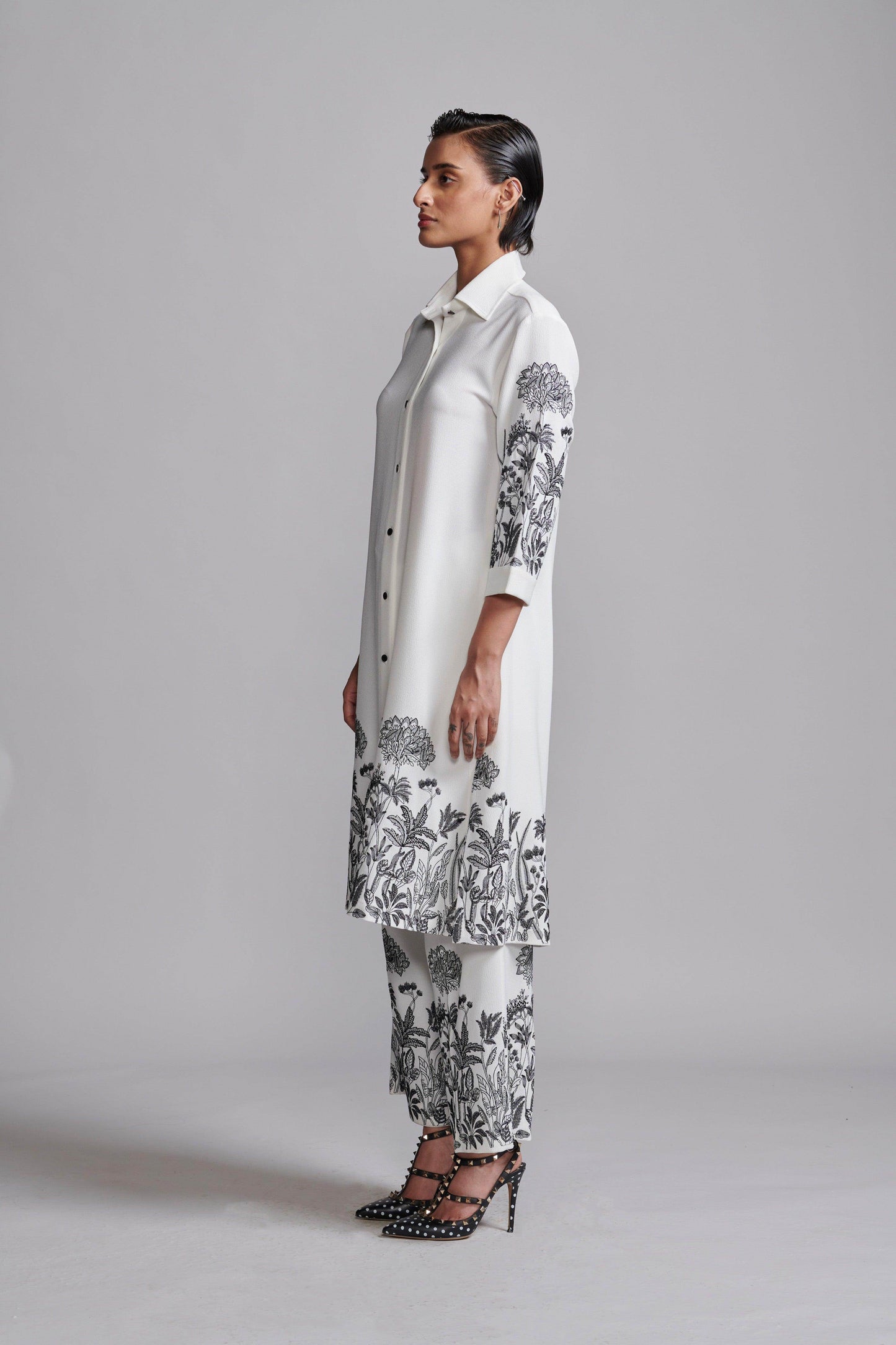 OUTLINE EMBROIDERED PANT - dash and dot