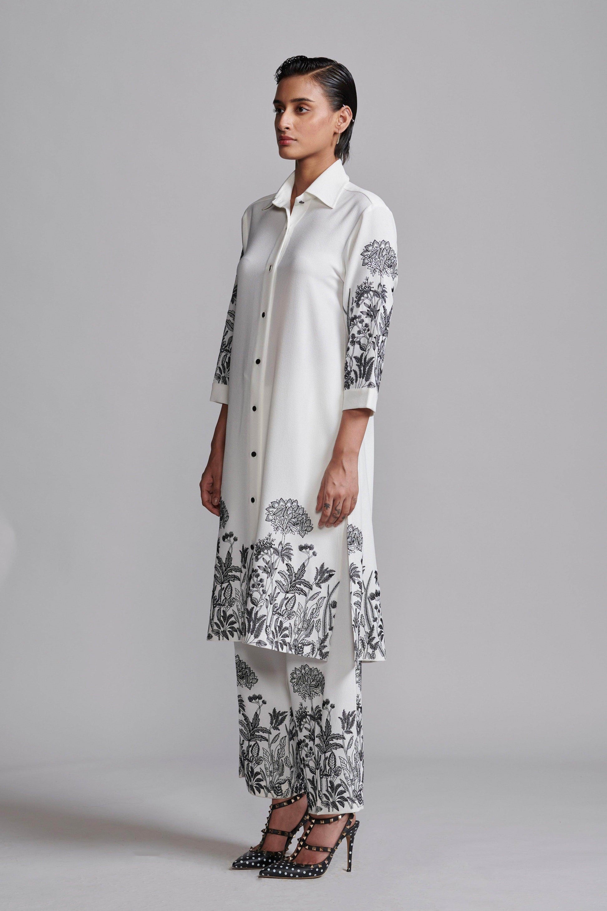 OUTLINE EMBROIDERED PANT - dash and dot