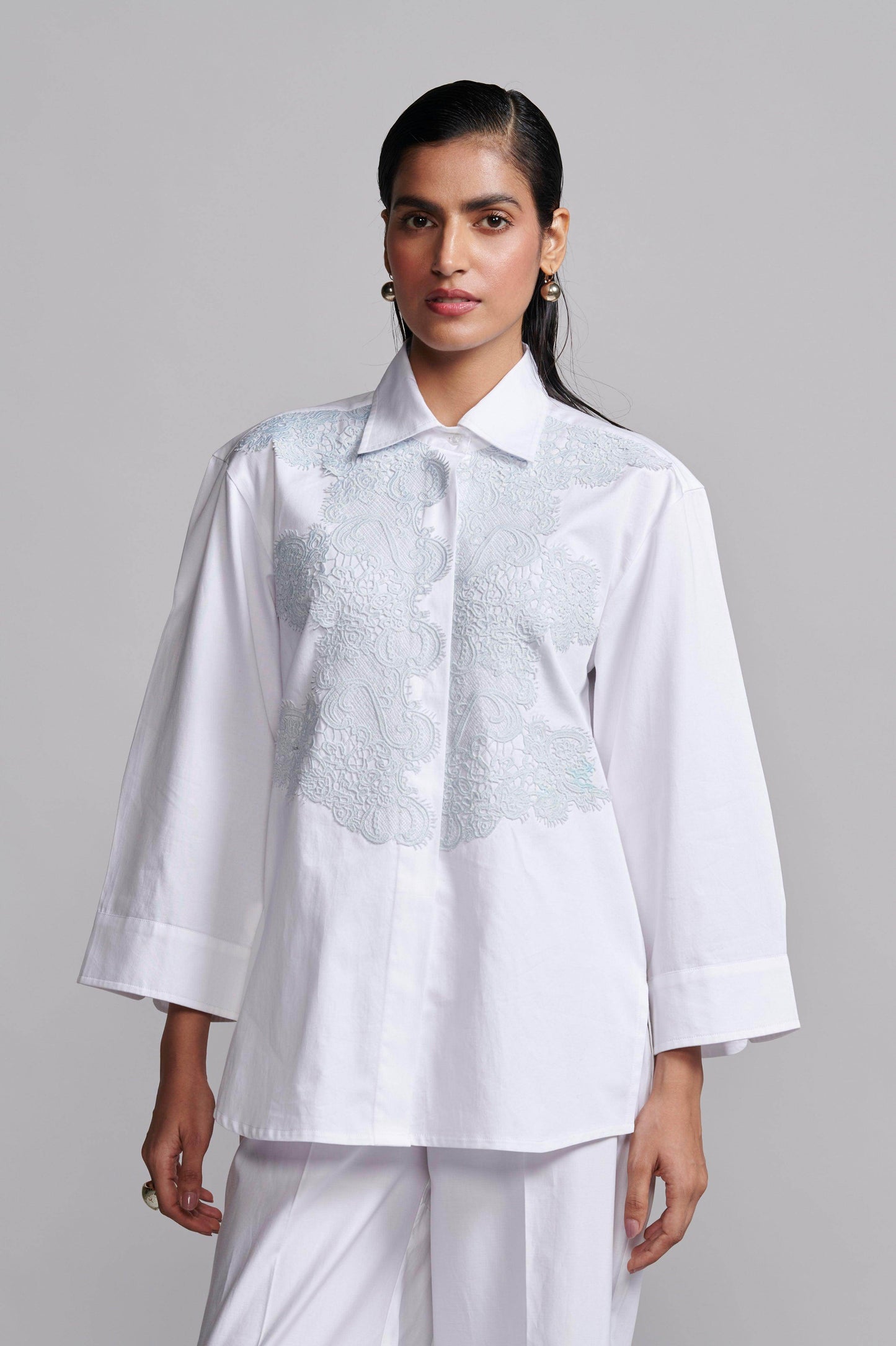 LACE APPLIQUE SHIRT - dash and dot