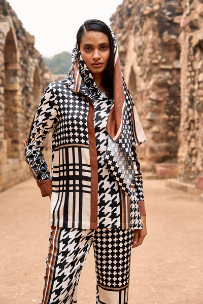 SIGNATURE PRINT SET WITH SCARF - dash and dot