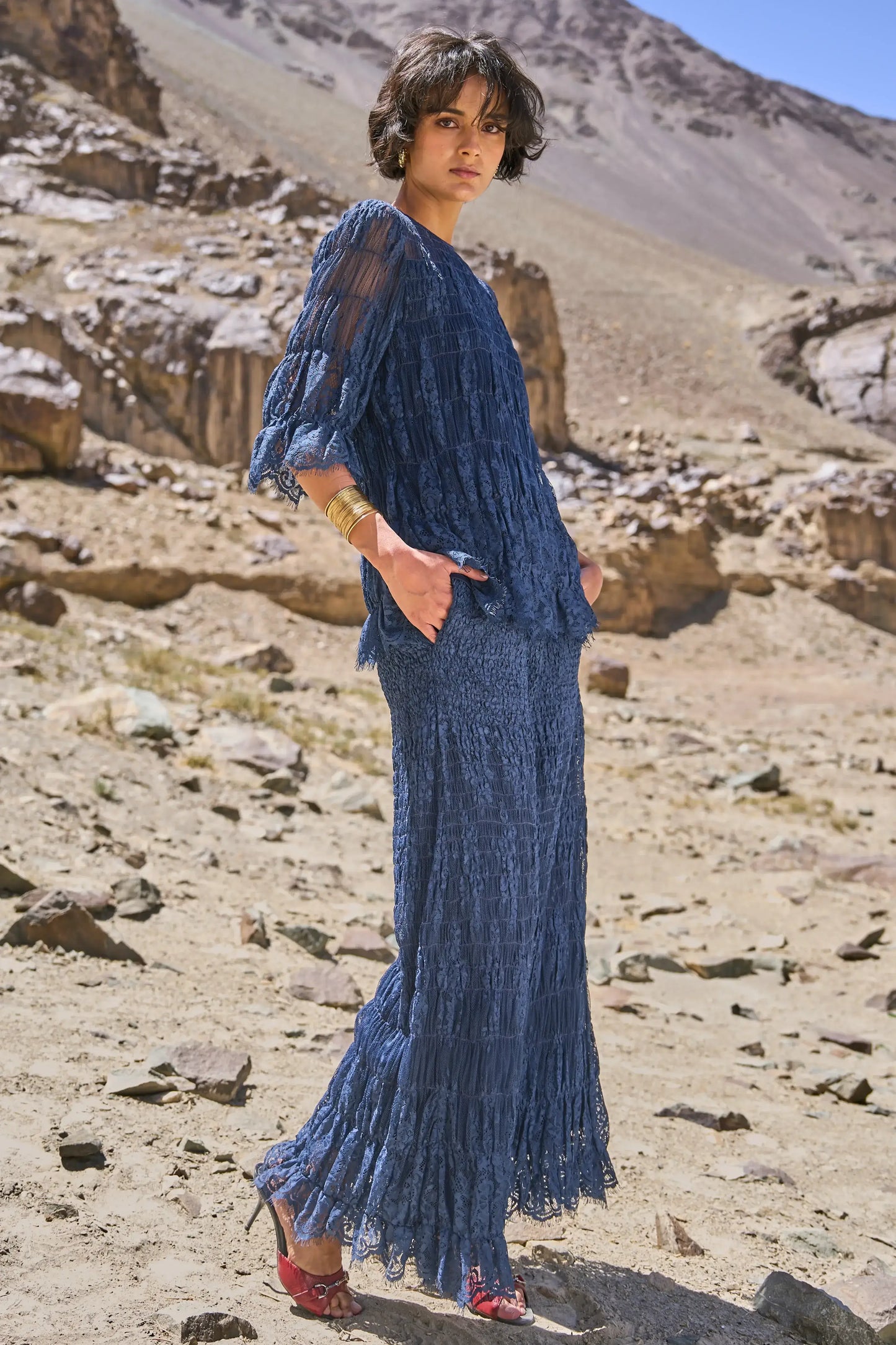 ALLOVER RUCHED LACE TOP