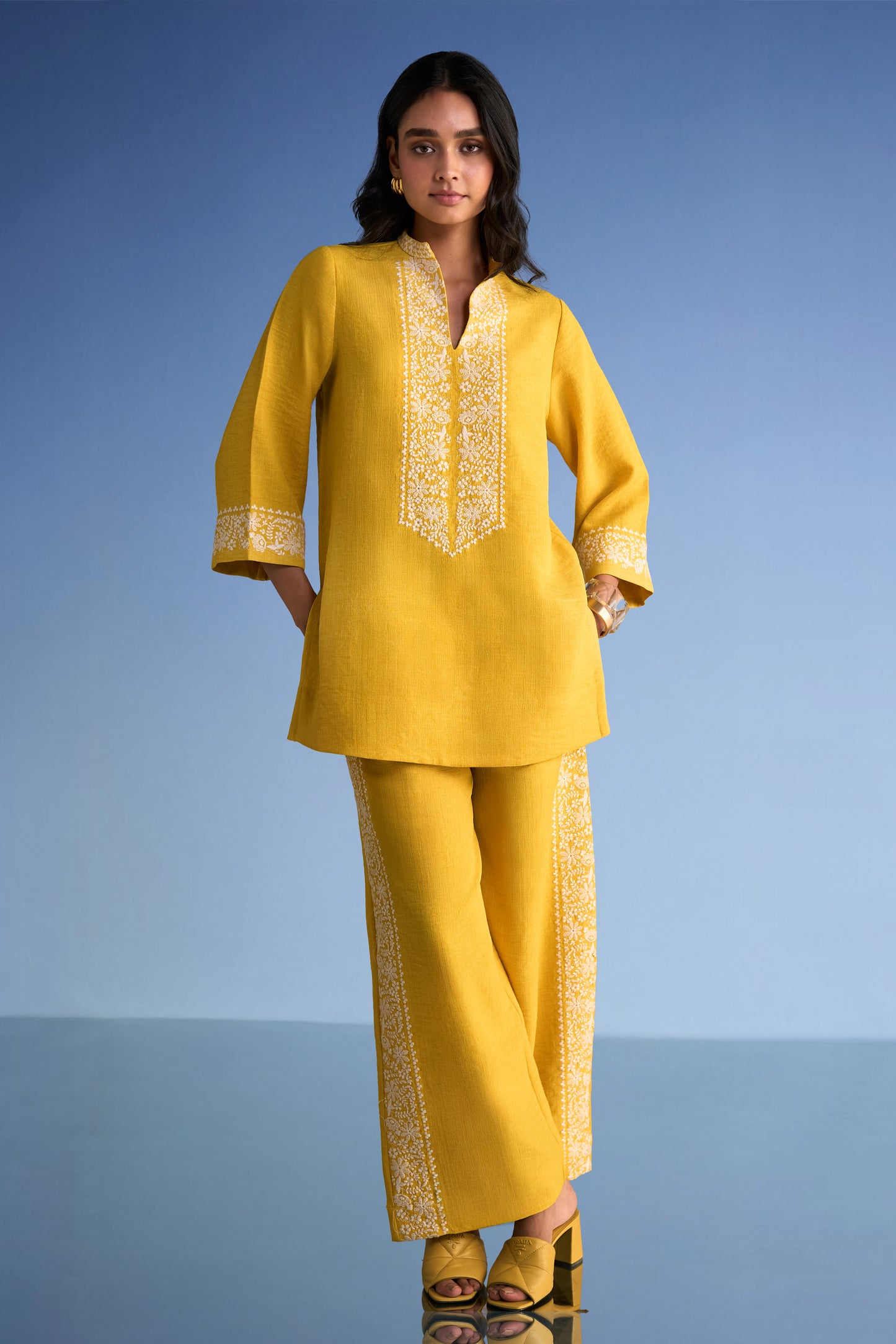 EMBROIDERED LINEN-TEXTURED PANT