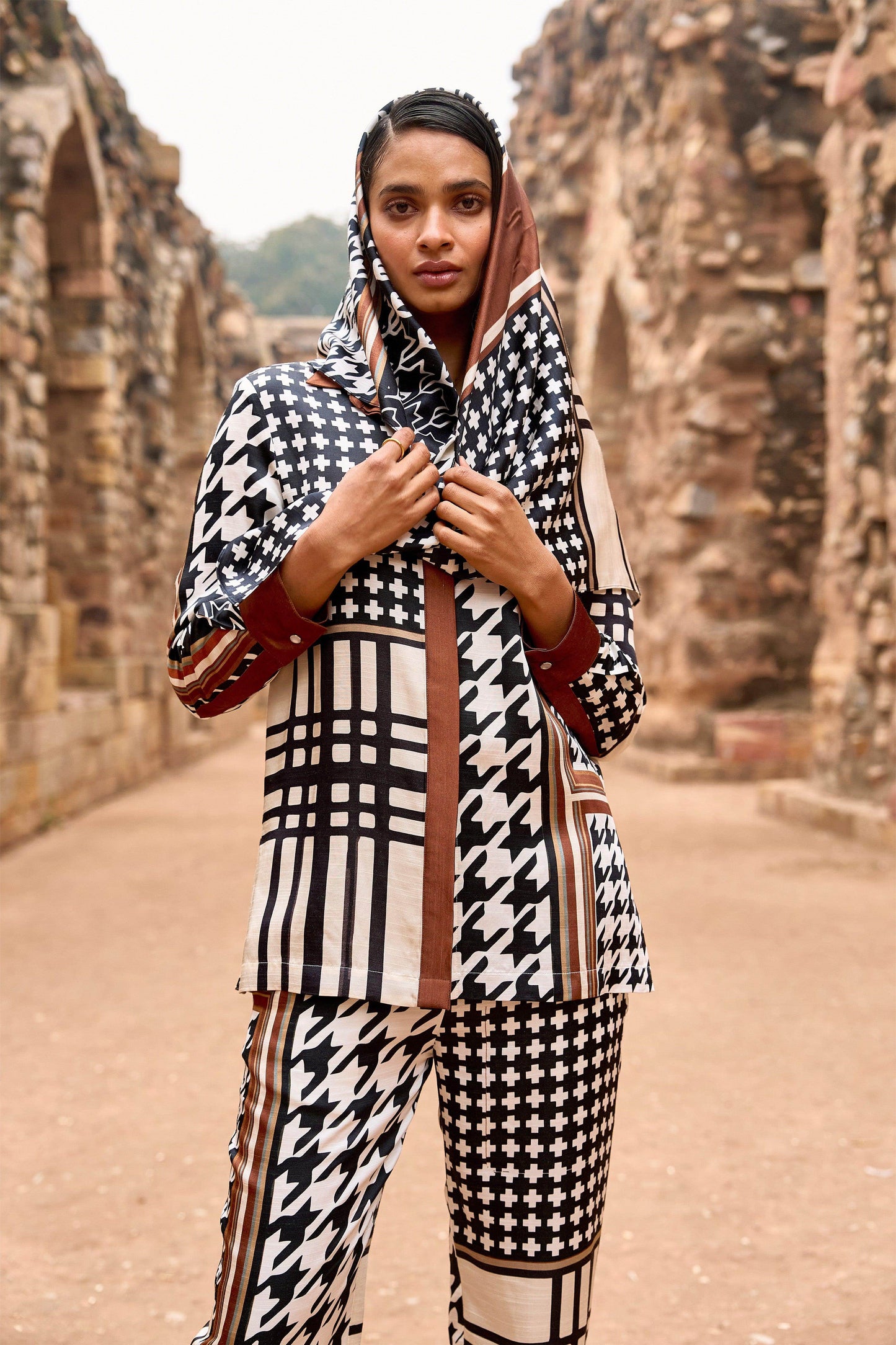 SIGNATURE PRINT SET WITH SCARF - dash and dot