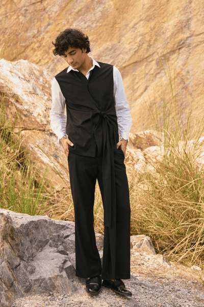 SIDE TIE SLEEVELESS SUIT - dash and dot