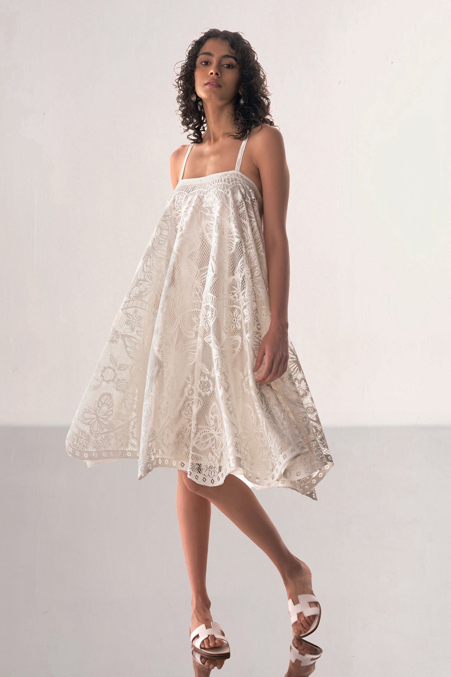 SCALLOPED LACE MINI